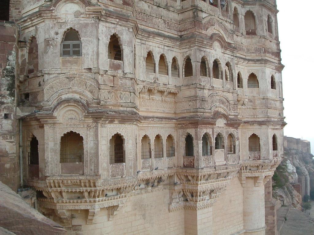 1024x768 Mehrangarh Fort at Jodhpur. Mehrangarh Fort, located in Jod