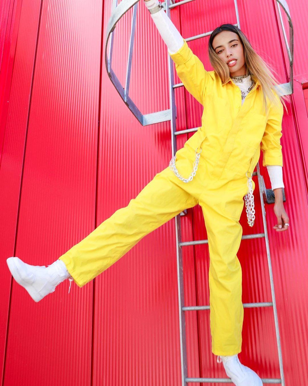 1080x1350 mil Me gusta, 000 comentarios Cantrall en Instagram: Are you guys follow. Yellow linen pants, Linen top women, Wide leg linen pants