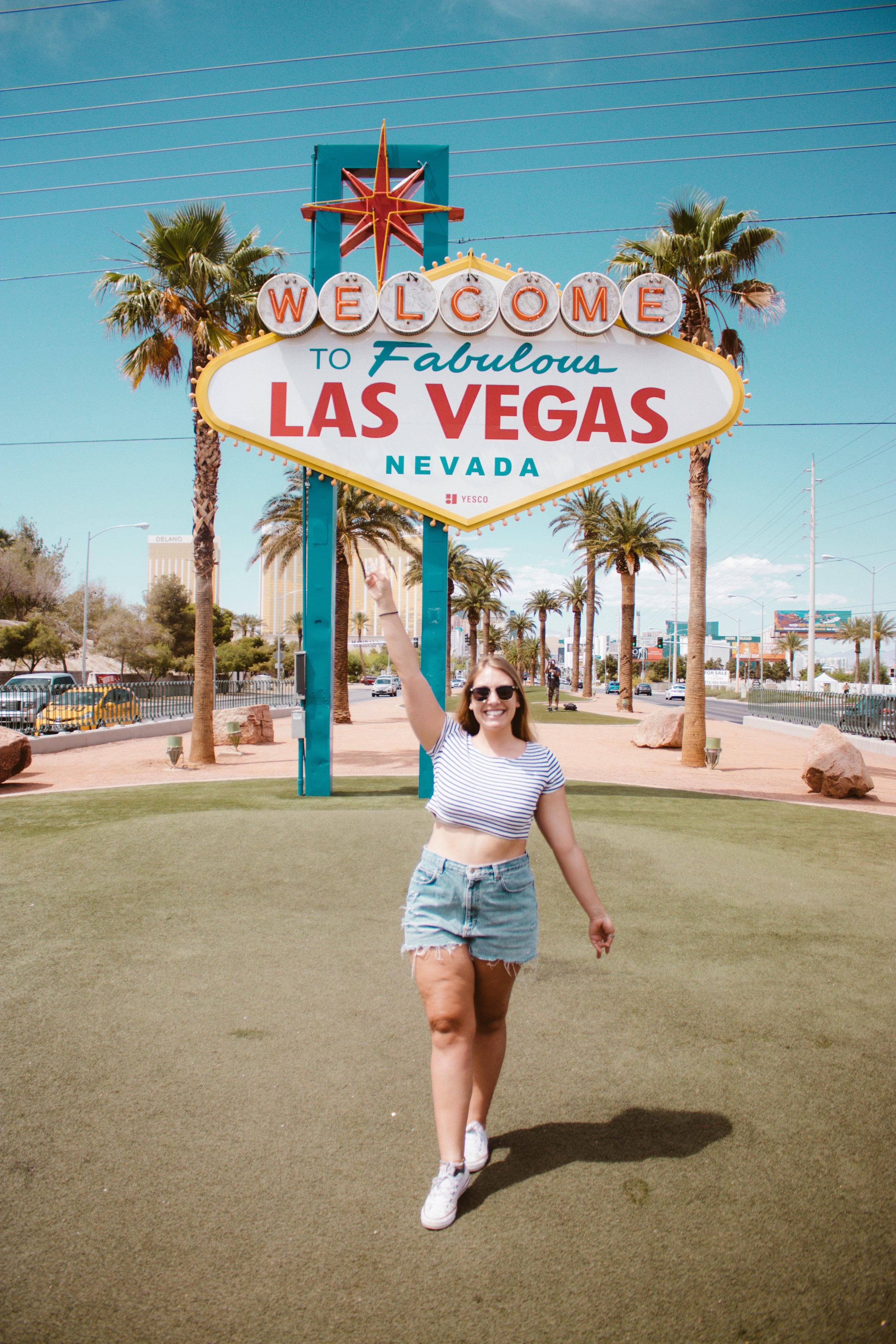 2500x3750 How To Get The Perfect Picture At The Vegas Sign Blog Salt Water Vibes