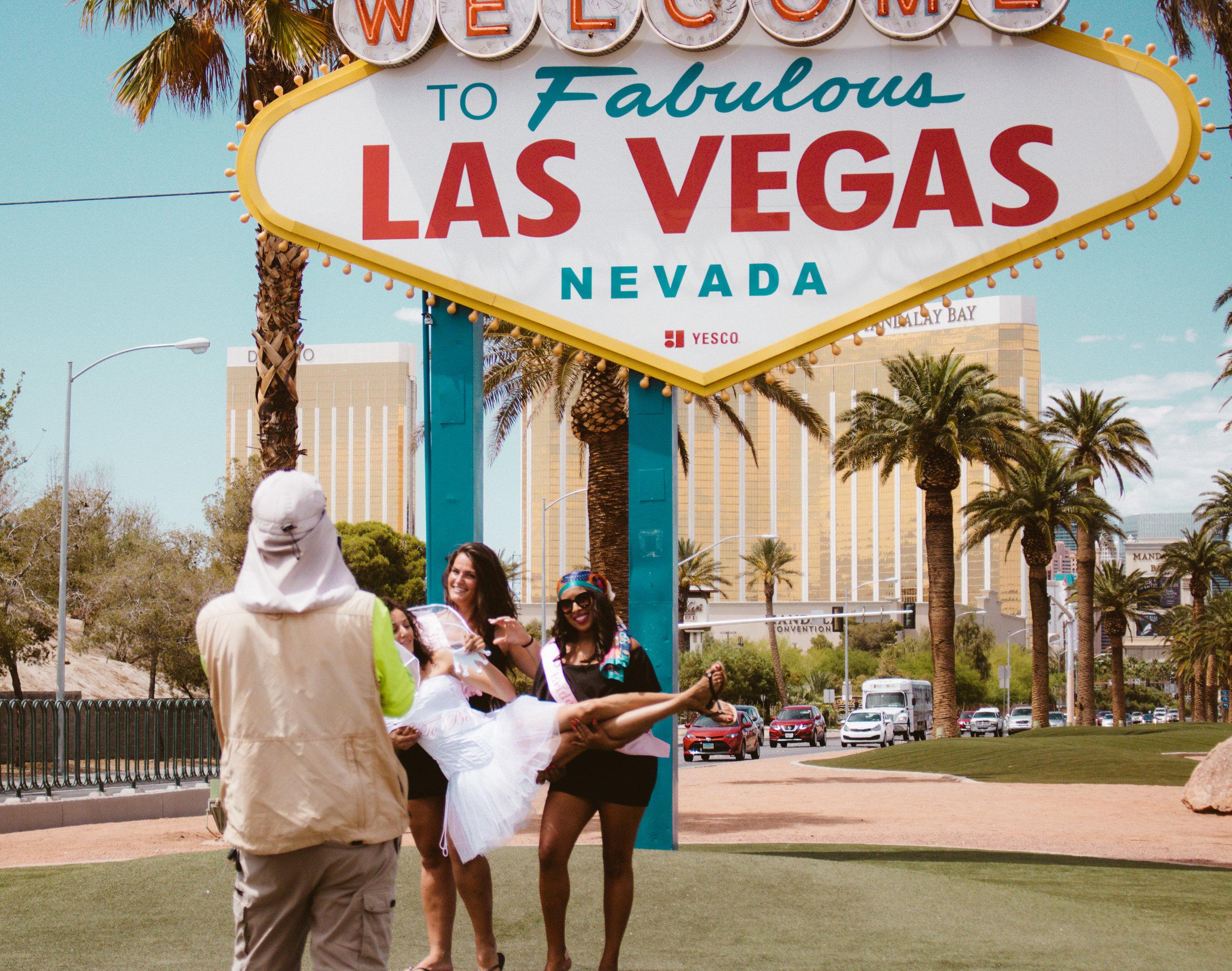 2500x1971 How To Get The Perfect Picture At The Vegas Sign Blog Salt Water Vibes