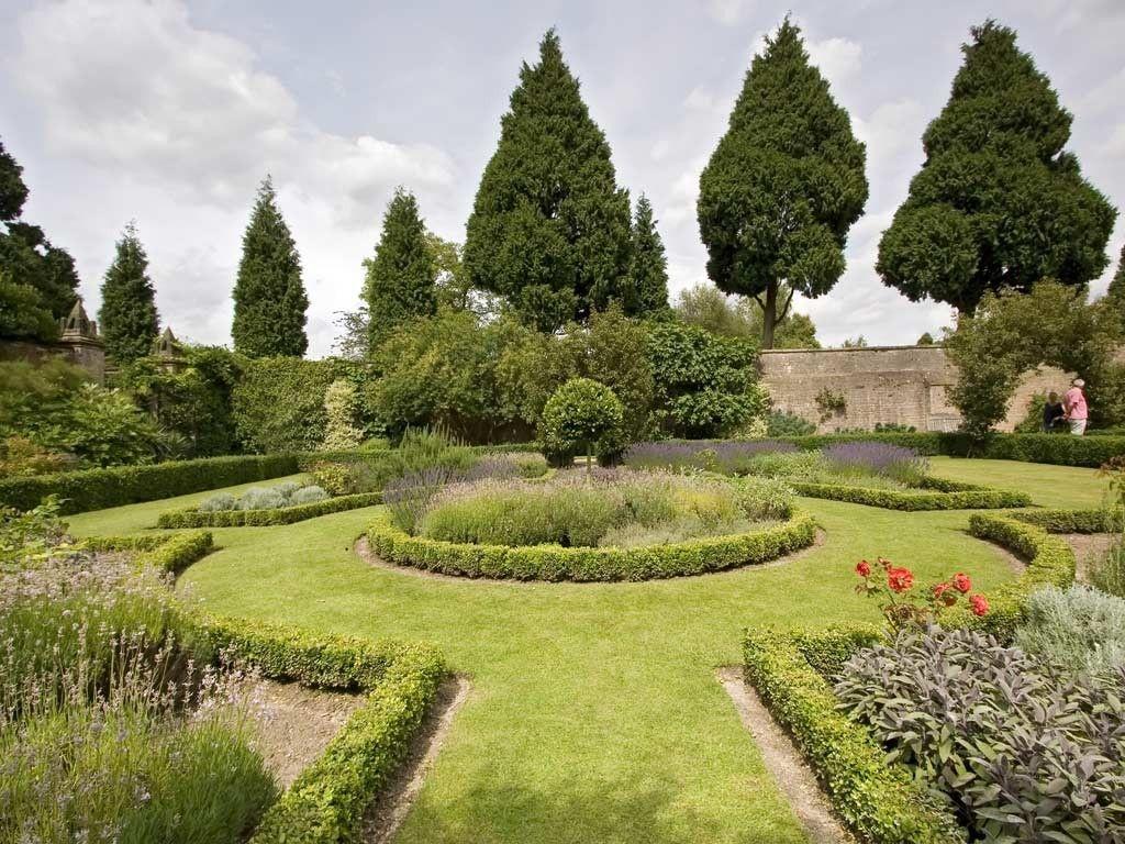 1024x768 wallpaper: Cultured English Garden Flowers Grass
