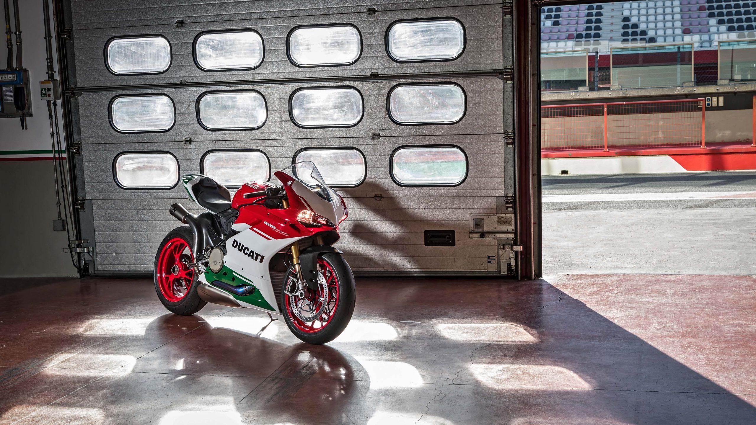 2560x1440 Ducati Panigale 1299 Wallpaper