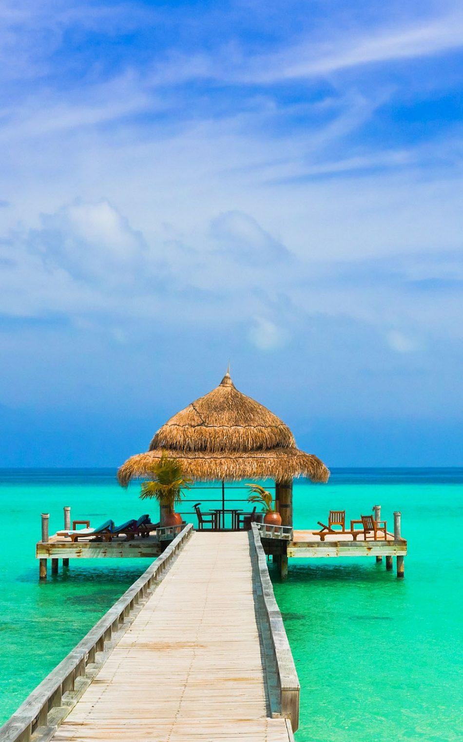950x1520 Amazing Blue Sky Sea Beach 4K Ultra HD Mobile Wallpaper