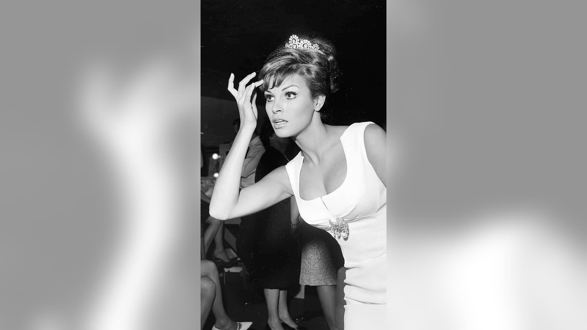 Raquel Welch Wallpapers - Top Free Raquel Welch Backgrounds