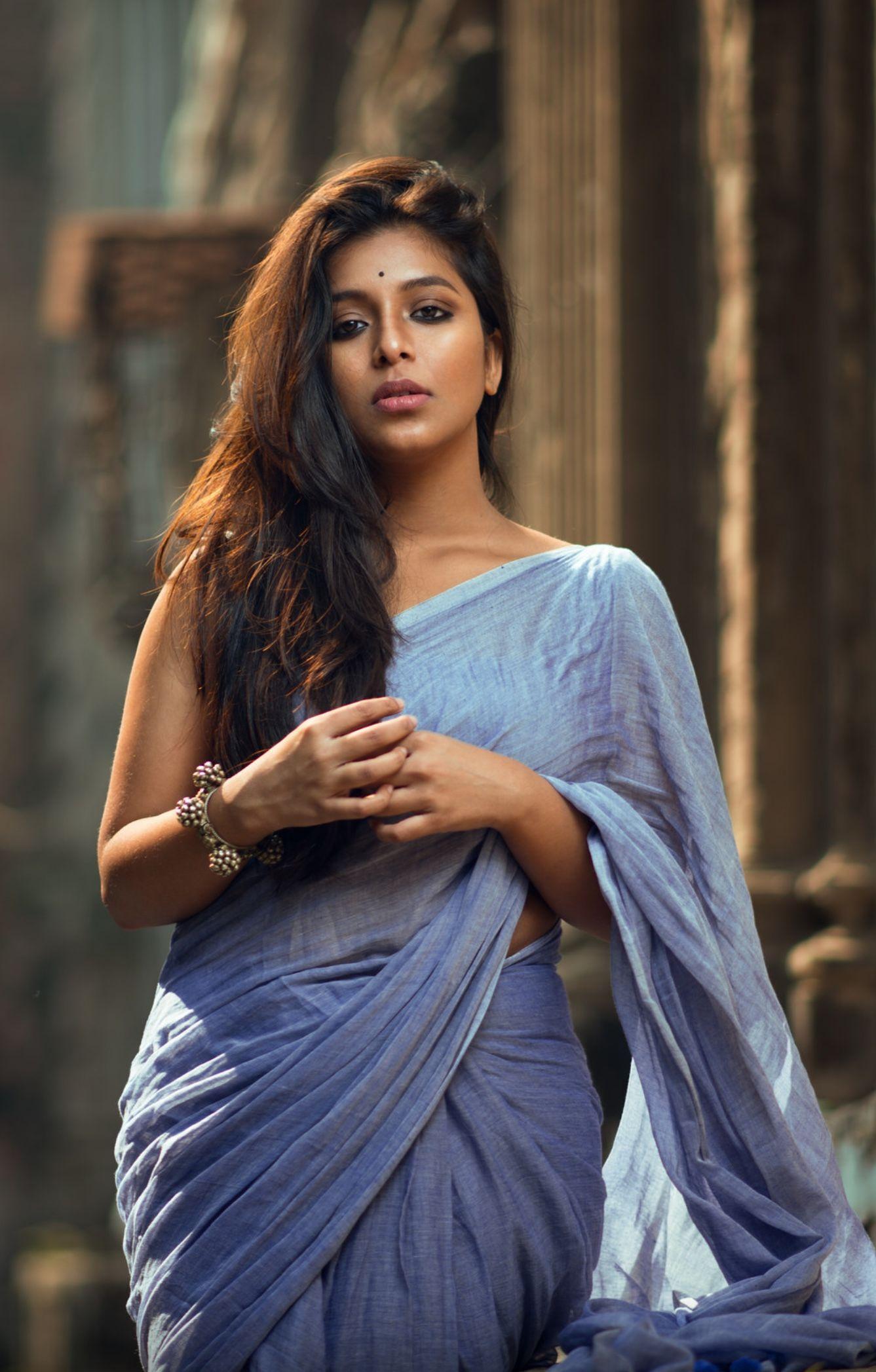 1337x2095 Bhabhi Wallpaper