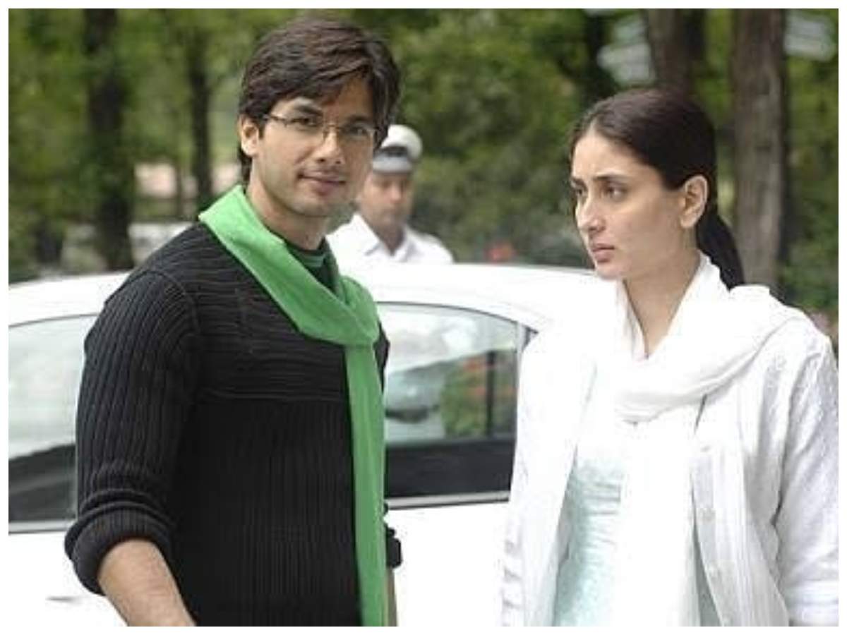 1200x900 years of 'Jab We Met': THESE priceless picture of Kareena Kapoor and Shahid Kapoor from the sets will make you nostalgic!. Hindi Movie News of India