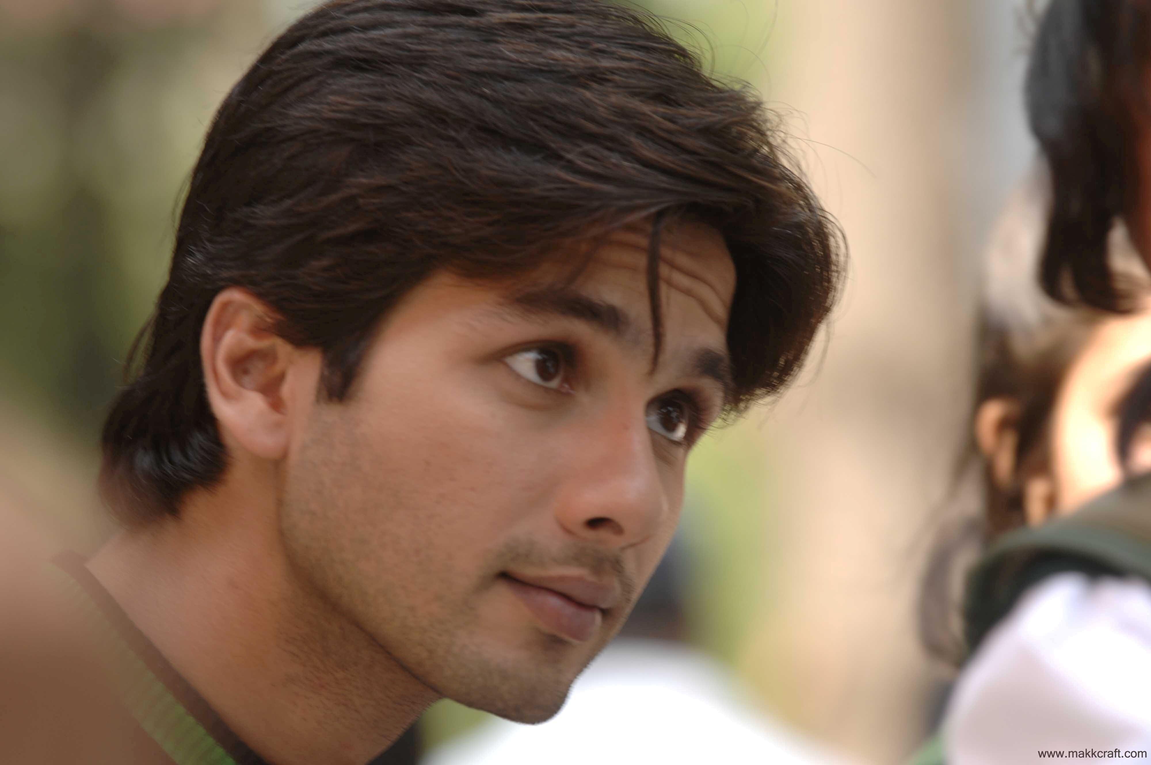 4000x2657 Serious Shahid Kapoor Pics