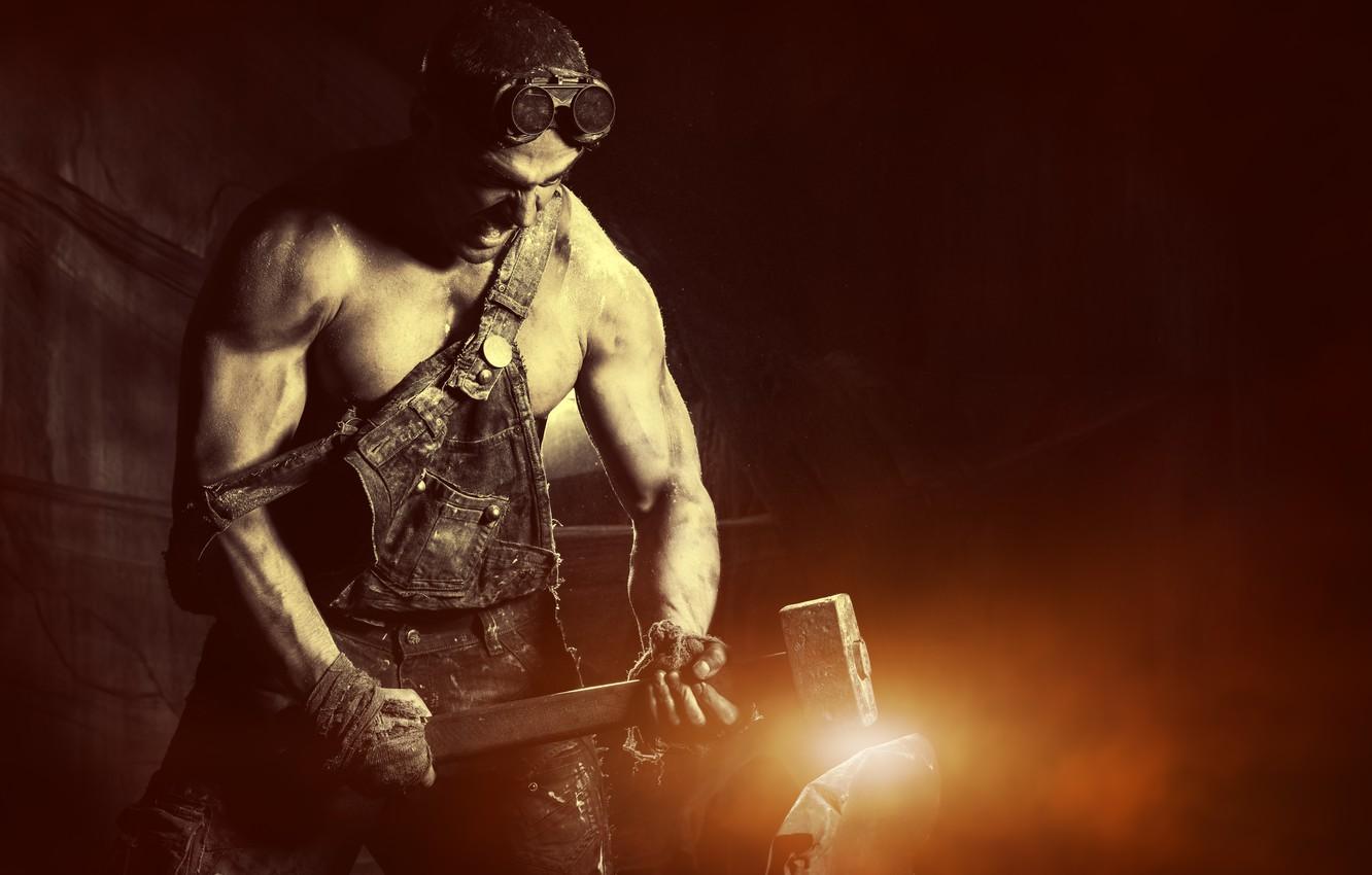 1332x850 Wallpaper metal, hammer, glasses, guy, sledgehammer, hard worker image for desktop, section мужчины