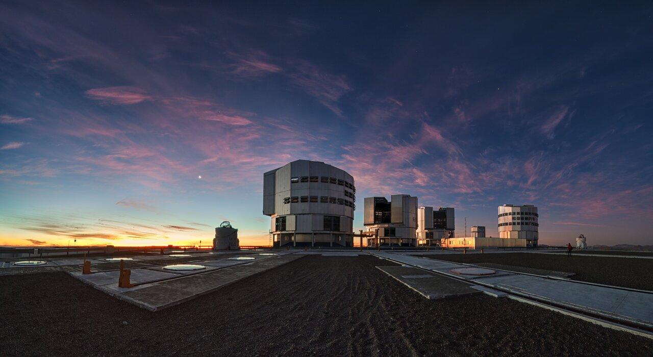 1280x700 Paranal Observatory at dusk. ESO België