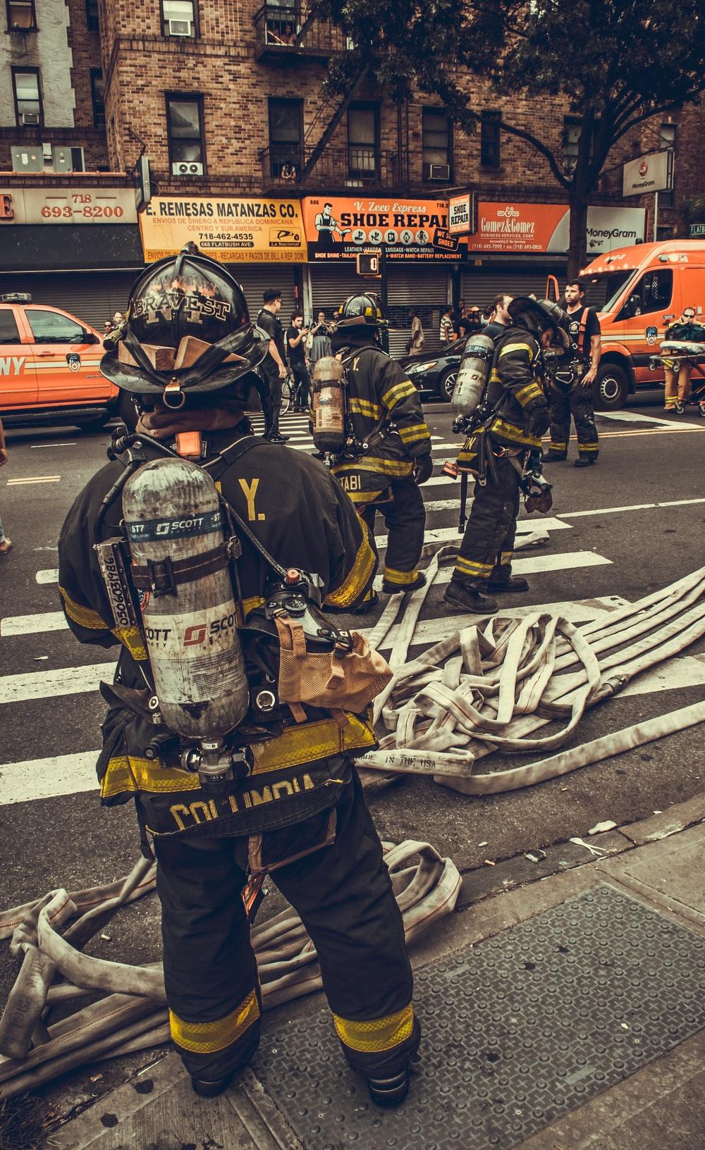 1000x1632 Fire Fighting Wallpaper