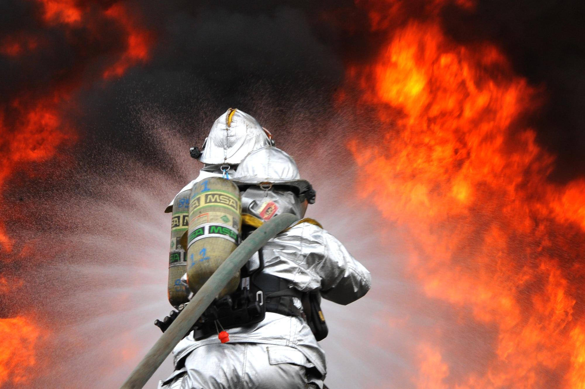 2000x1331 Firefighters 'smoke' rare training exercise > Pacific Air Forces > Article Display