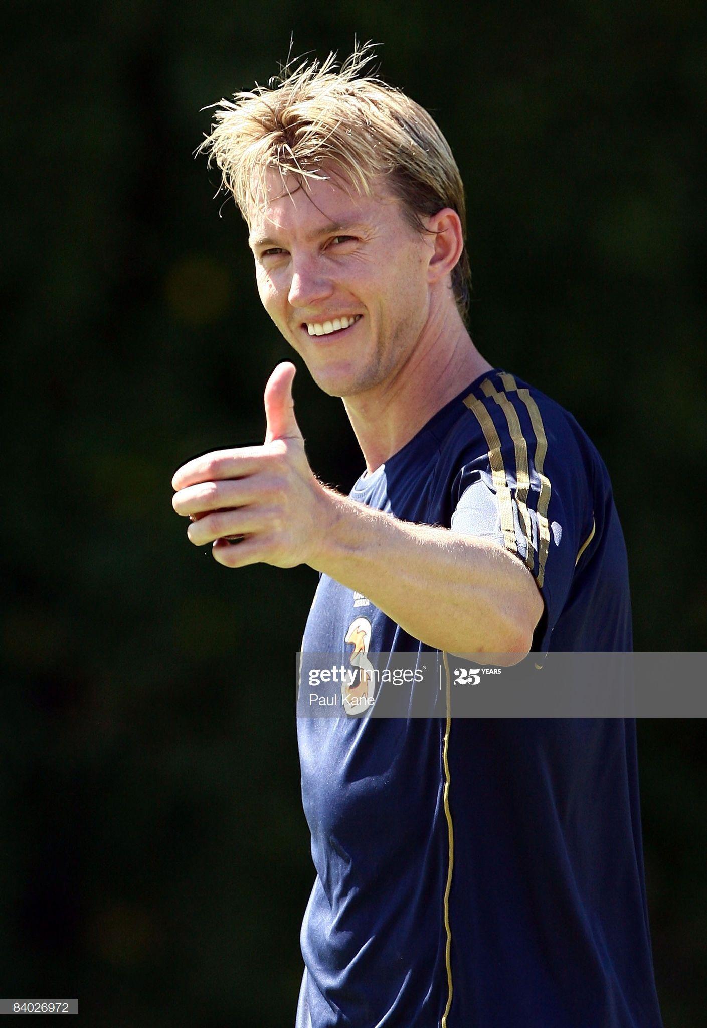 1410x2048 News Photo : Brett Lee of Australia gives the thumbs up during. Brett lee, Australia, Daughter love quotes