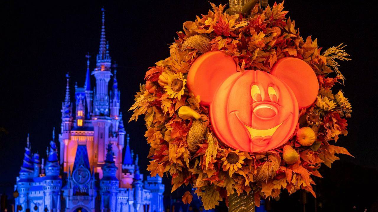 1280x720 Download Disney Halloween Pumpkin And Castle Wallpaper