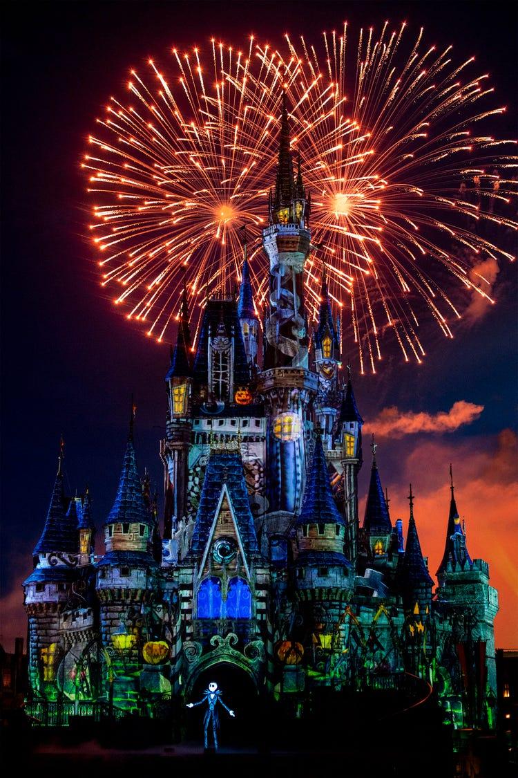 750x1125 Photos of Disney Theme Parks Around the World During Halloween
