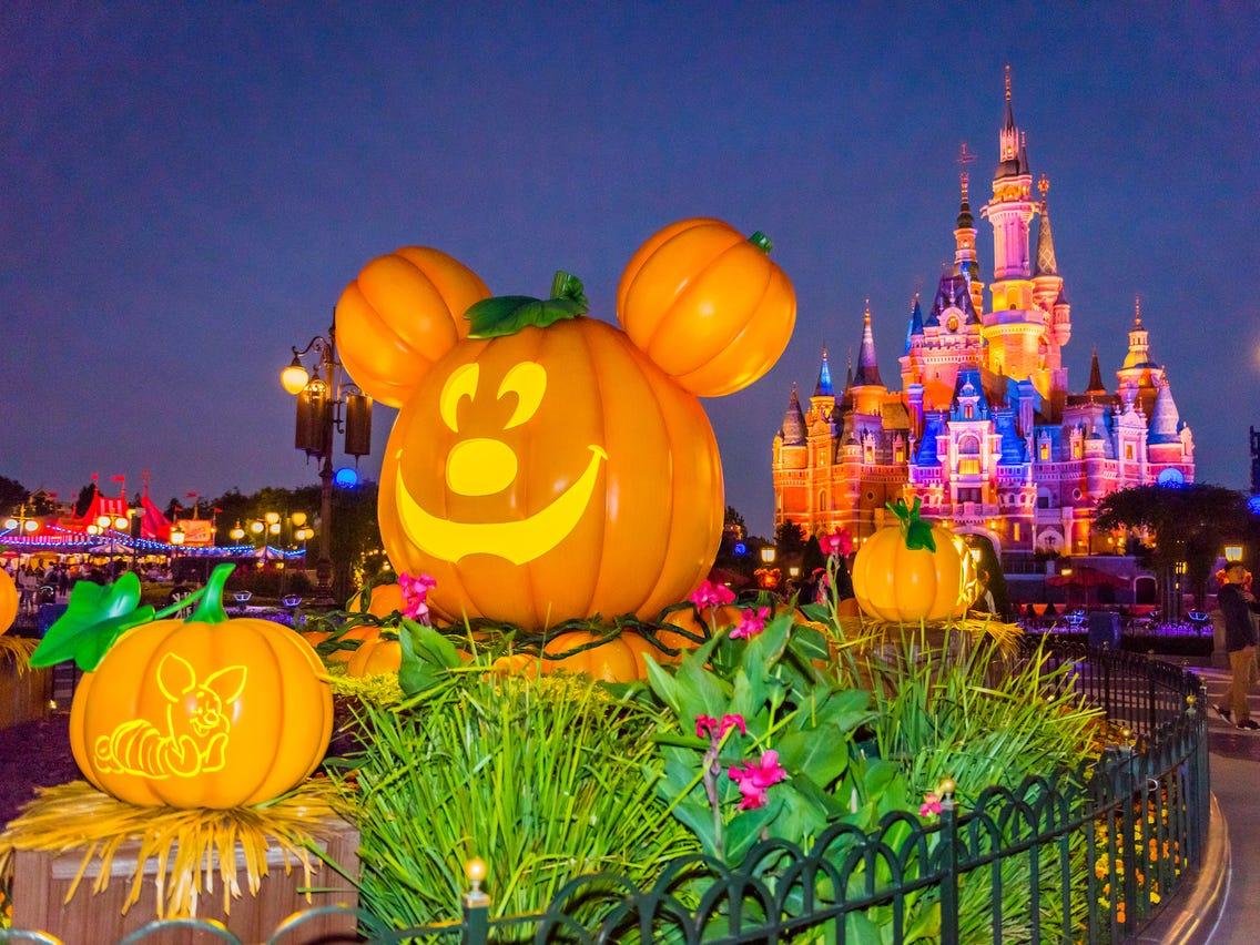 1136x852 Photos of Disney Theme Parks Around the World During Halloween