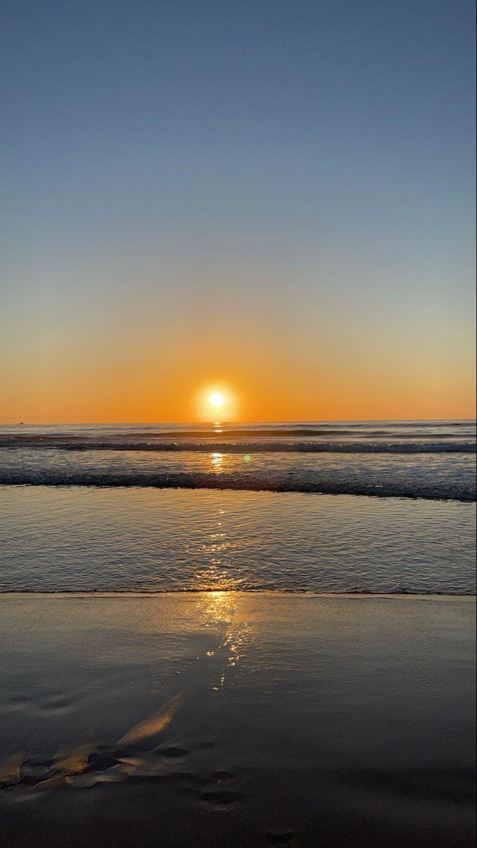 676x1200 Gold Coast sunset. Sunset iphone wallpaper, Sunrise wallpaper, Sunrise picture
