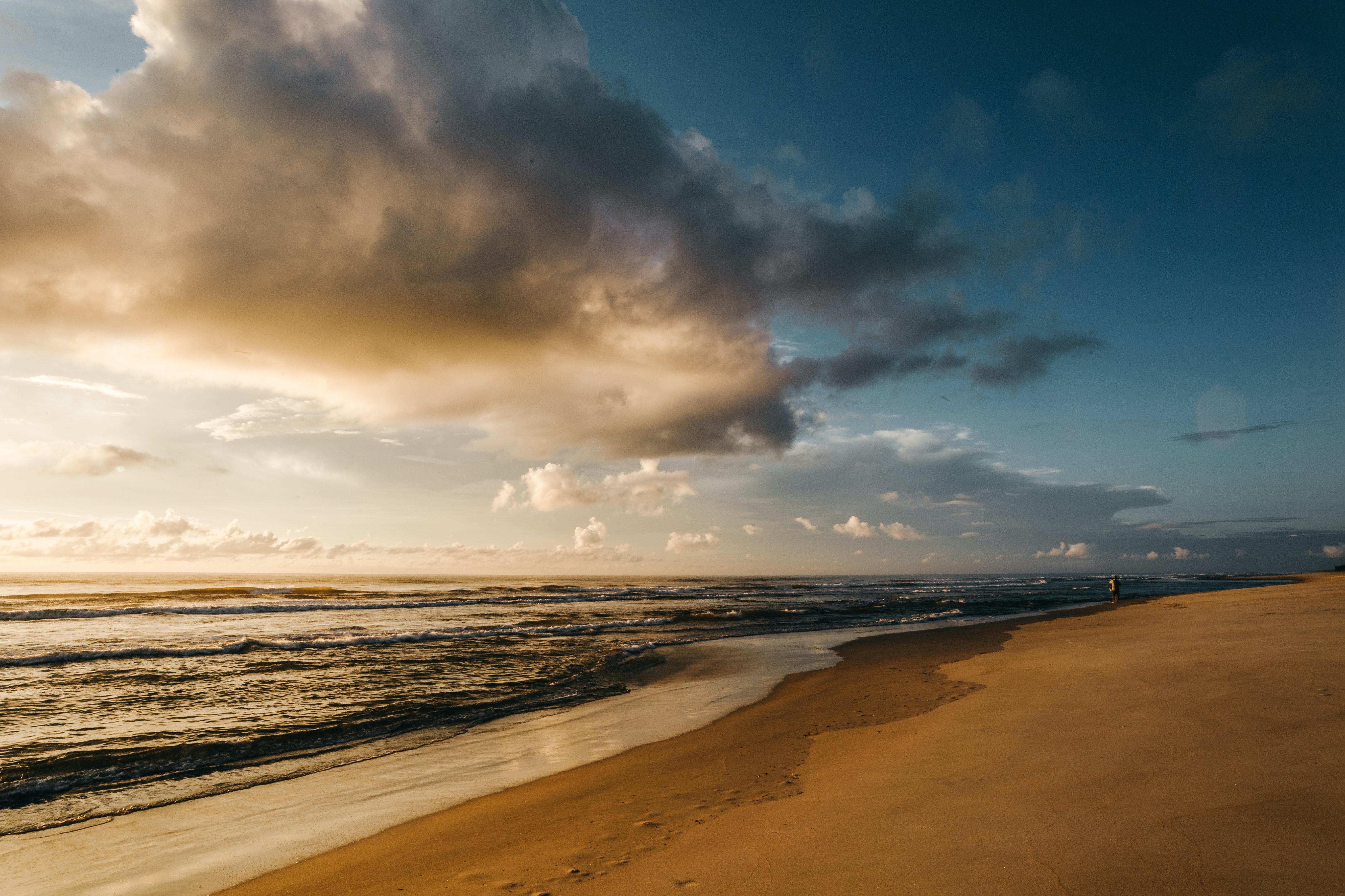 5437x3625 Tranquil beach at sunset time · Free