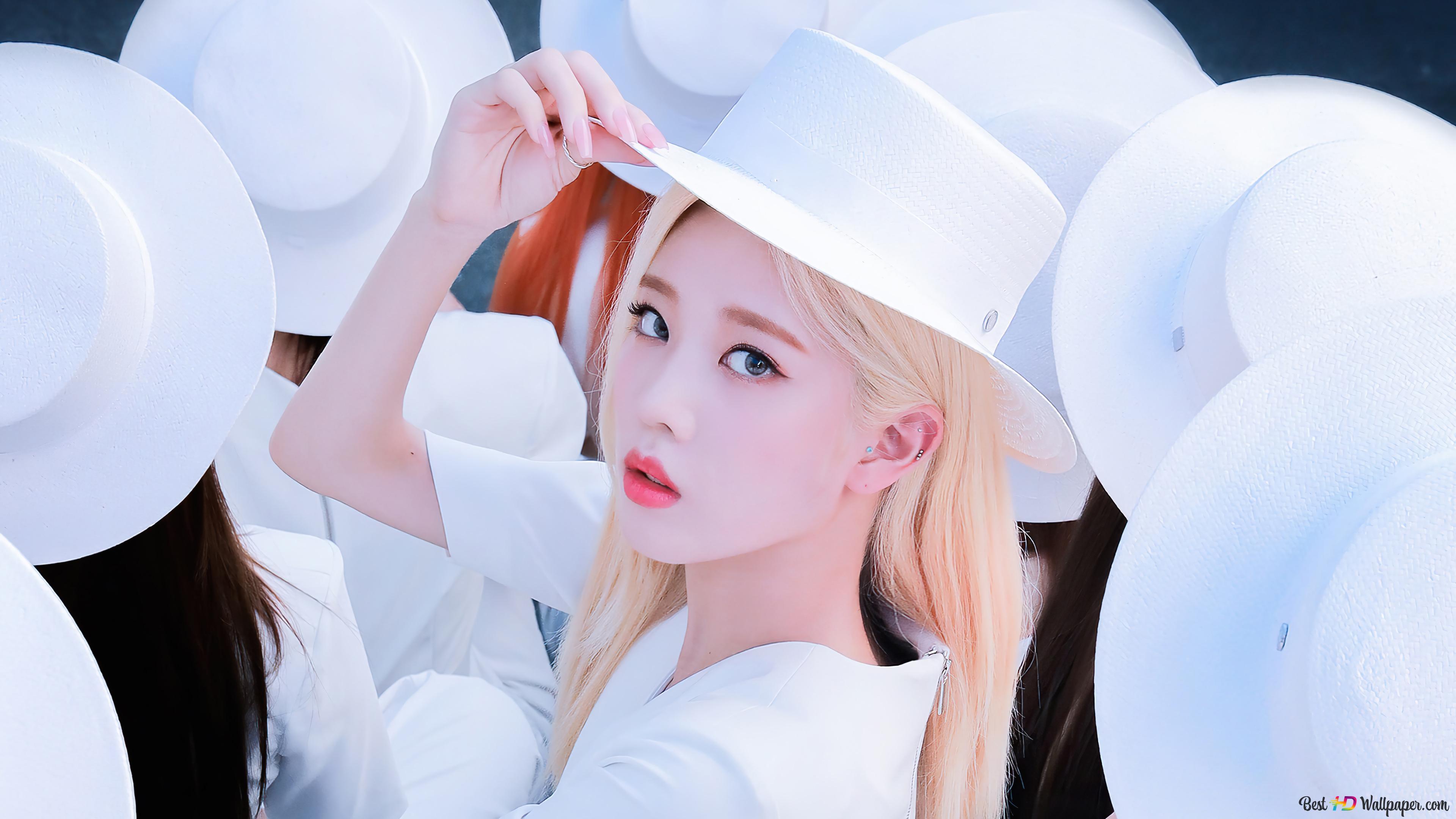 3840x2160 Kim Lip In '12:00' MV Shoot (2020) From 'Loona' [K Pop Band] 4K Wallpaper Download