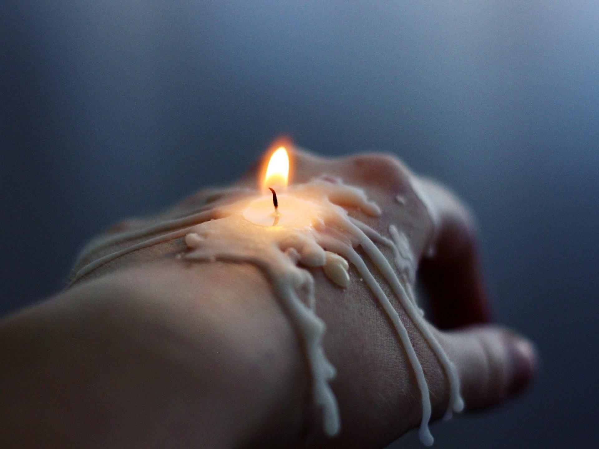 1920x1440 melting, simple background, depth of field, candles, fingers, photography, closeup, fire, burning, wax Gallery HD Wallpaper