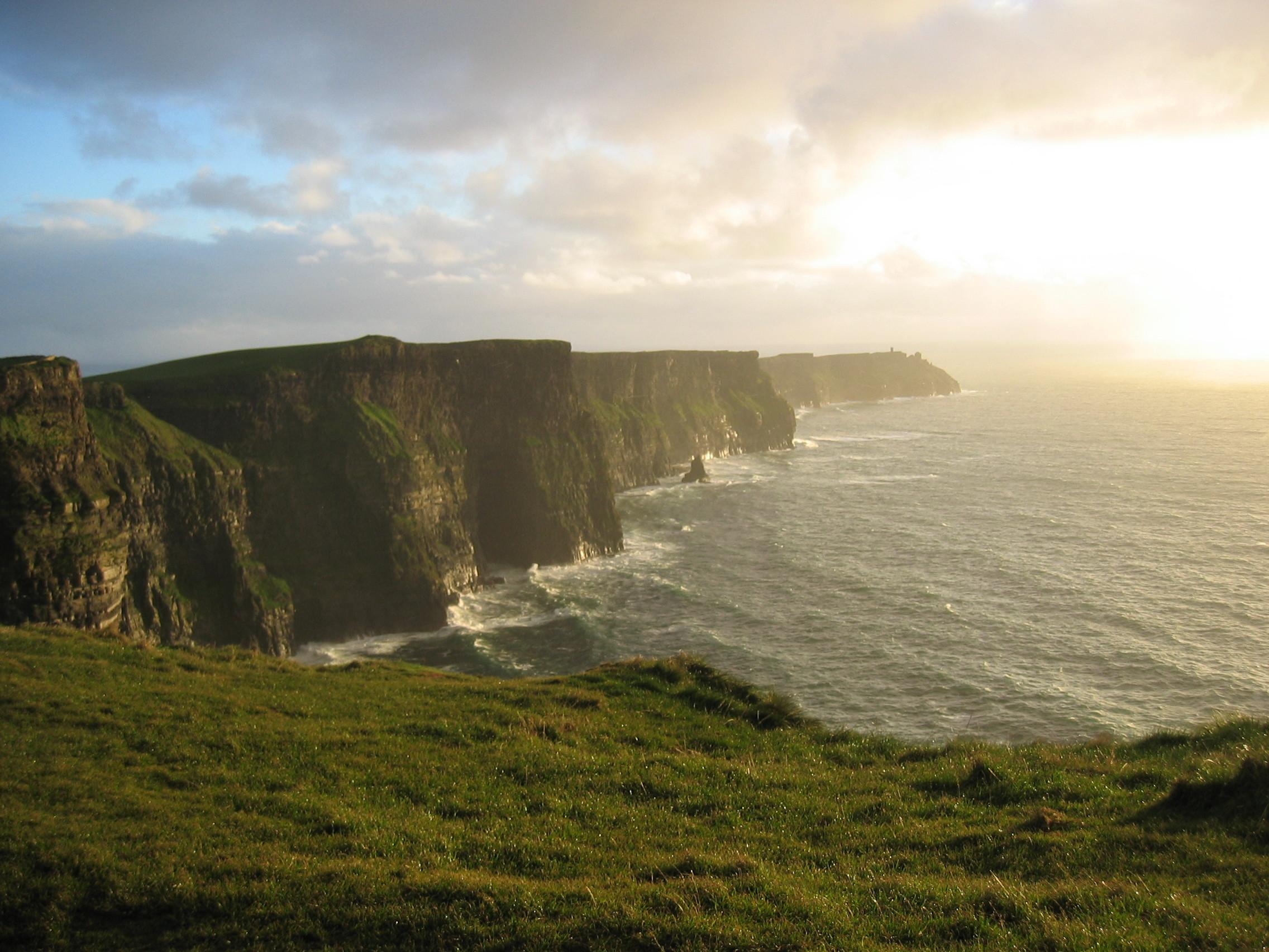 2272x1704 Cliffs Of Moher Wallpaper