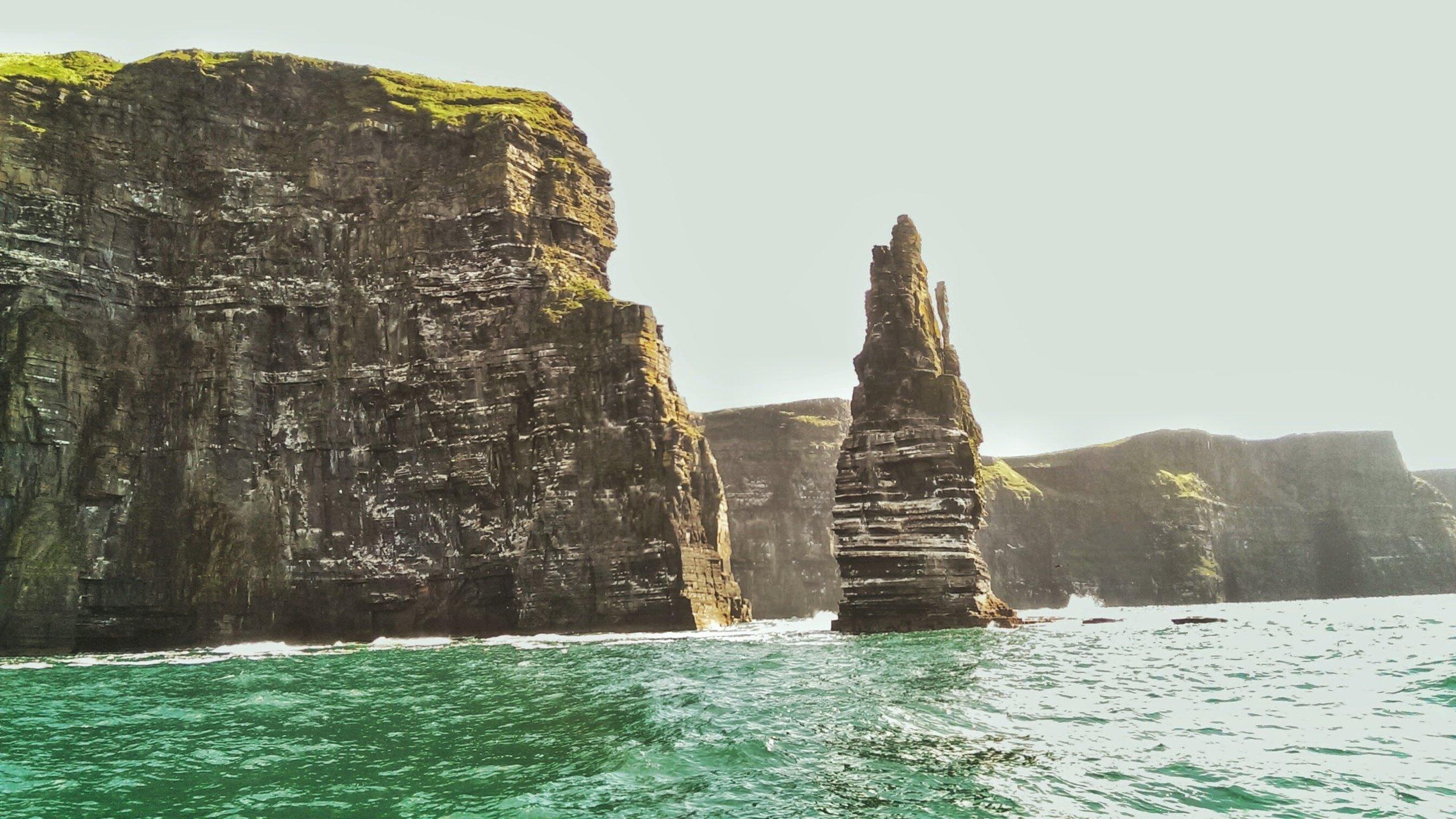 2560x1440 Cliffs of Moher HD wallpaper