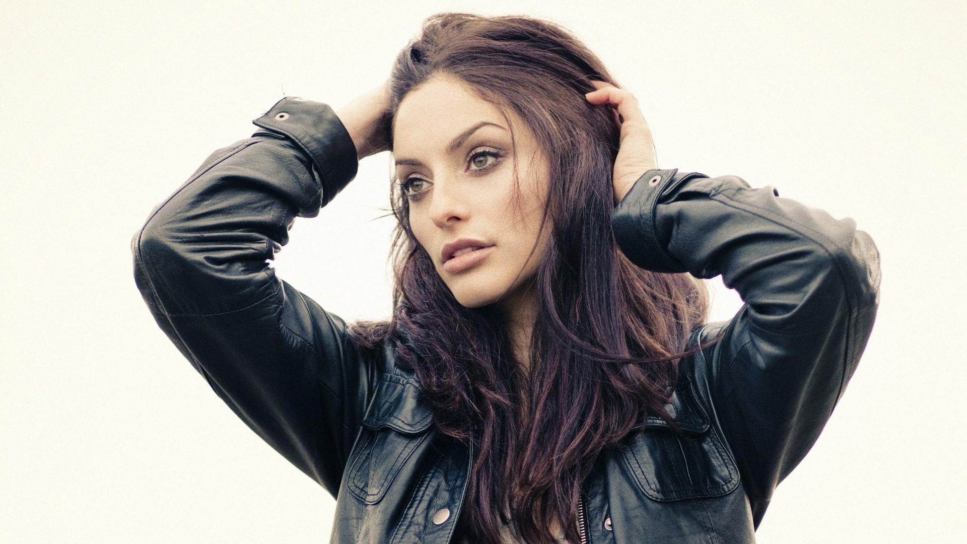 1920x1080 Erica Cerra, brunette, women, actress, green eyes Gallery HD Wallpaper