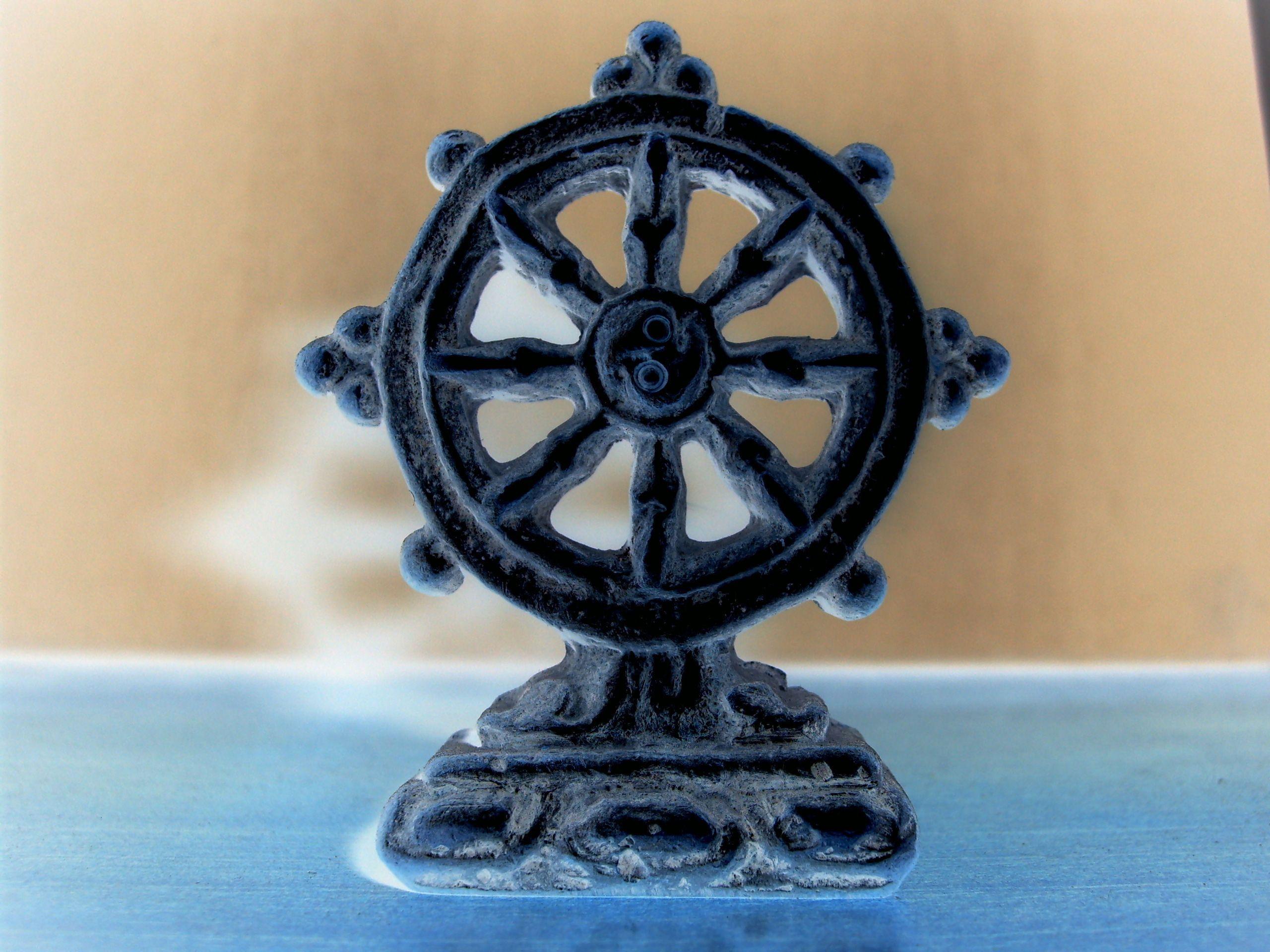 2560x1920 Buddhist Wheel. Copyright Free Photo (by M. Vorel)