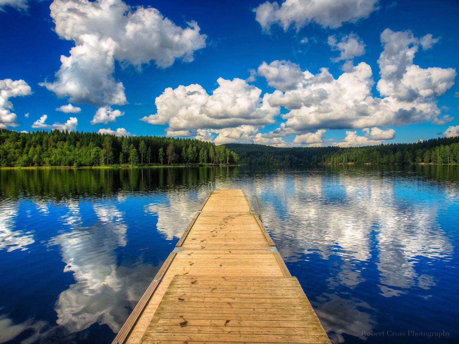 1600x1200 Summer Lake Reflections Wallpaper