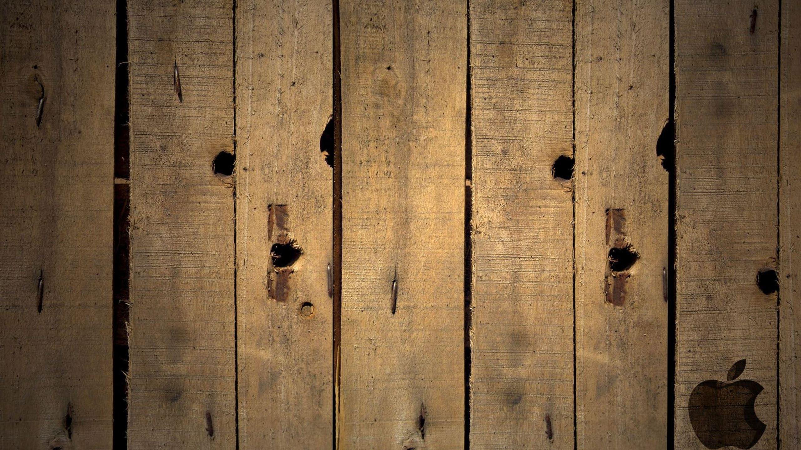 2560x1440 Apple logo on wood Mac Wallpaper Download