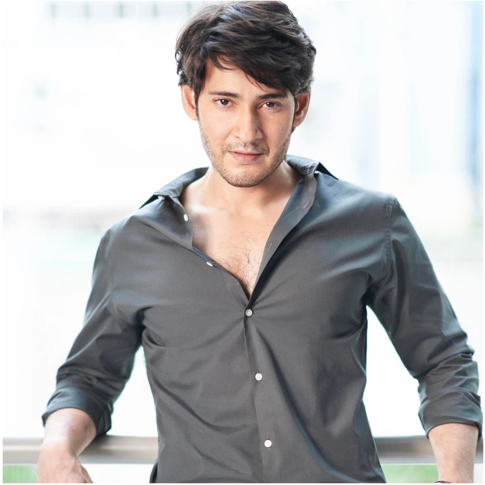 1600x1600 Happy Birthday Mahesh Babu: Actor's Love Filled Photo With His Family