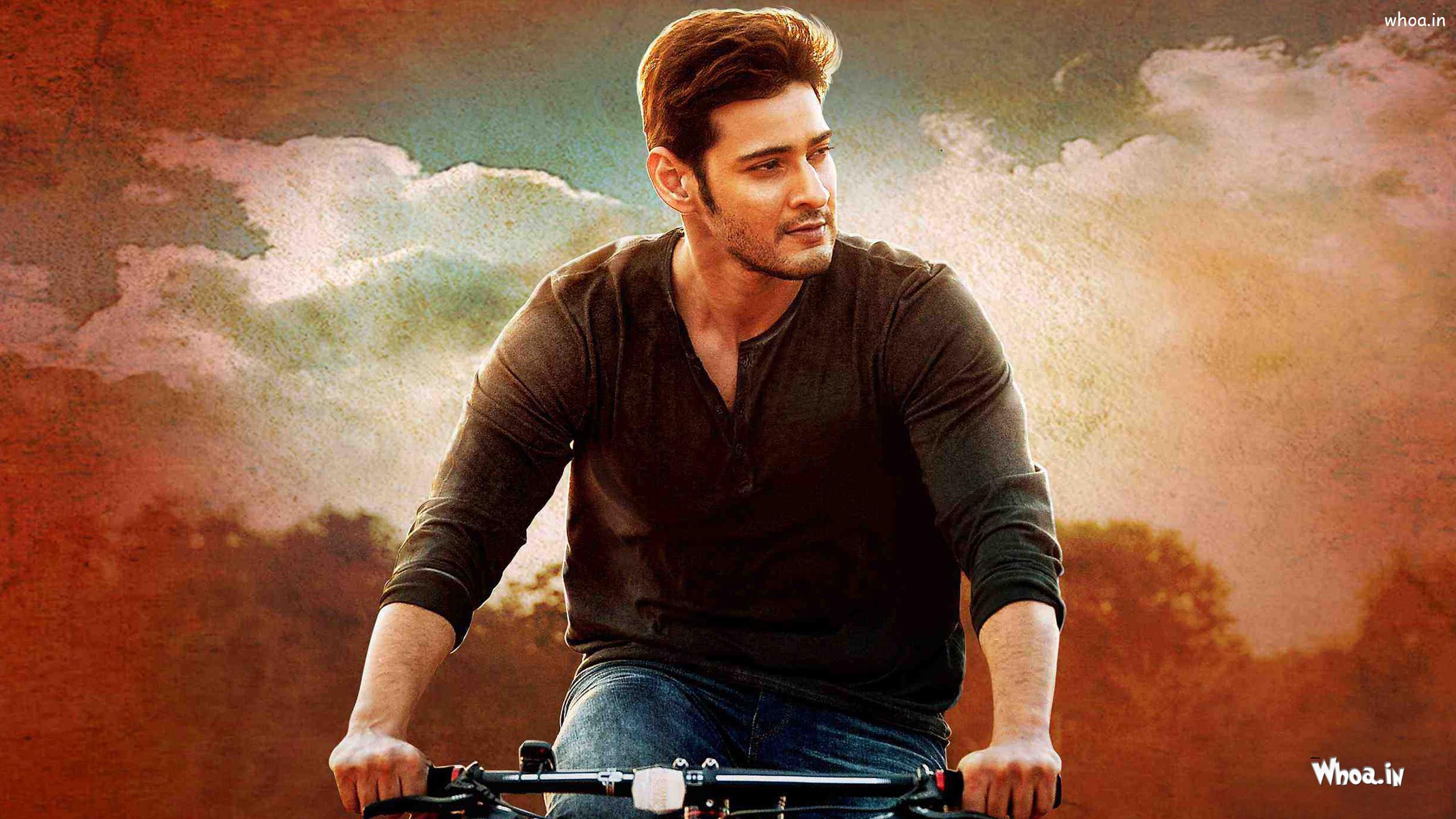 2560x1440 Mahesh Babu Cycling In Srimanthudu Movies HD Wallpaper