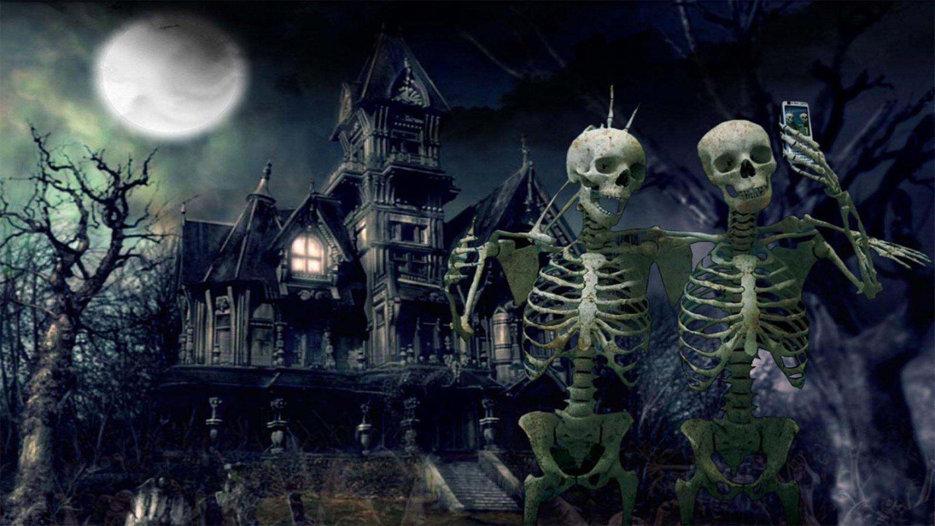1920x1080 Free Wallpaper - #Halloween with a twist of #humor taking selfies in front of haunted house. More Halloween #wallpaper