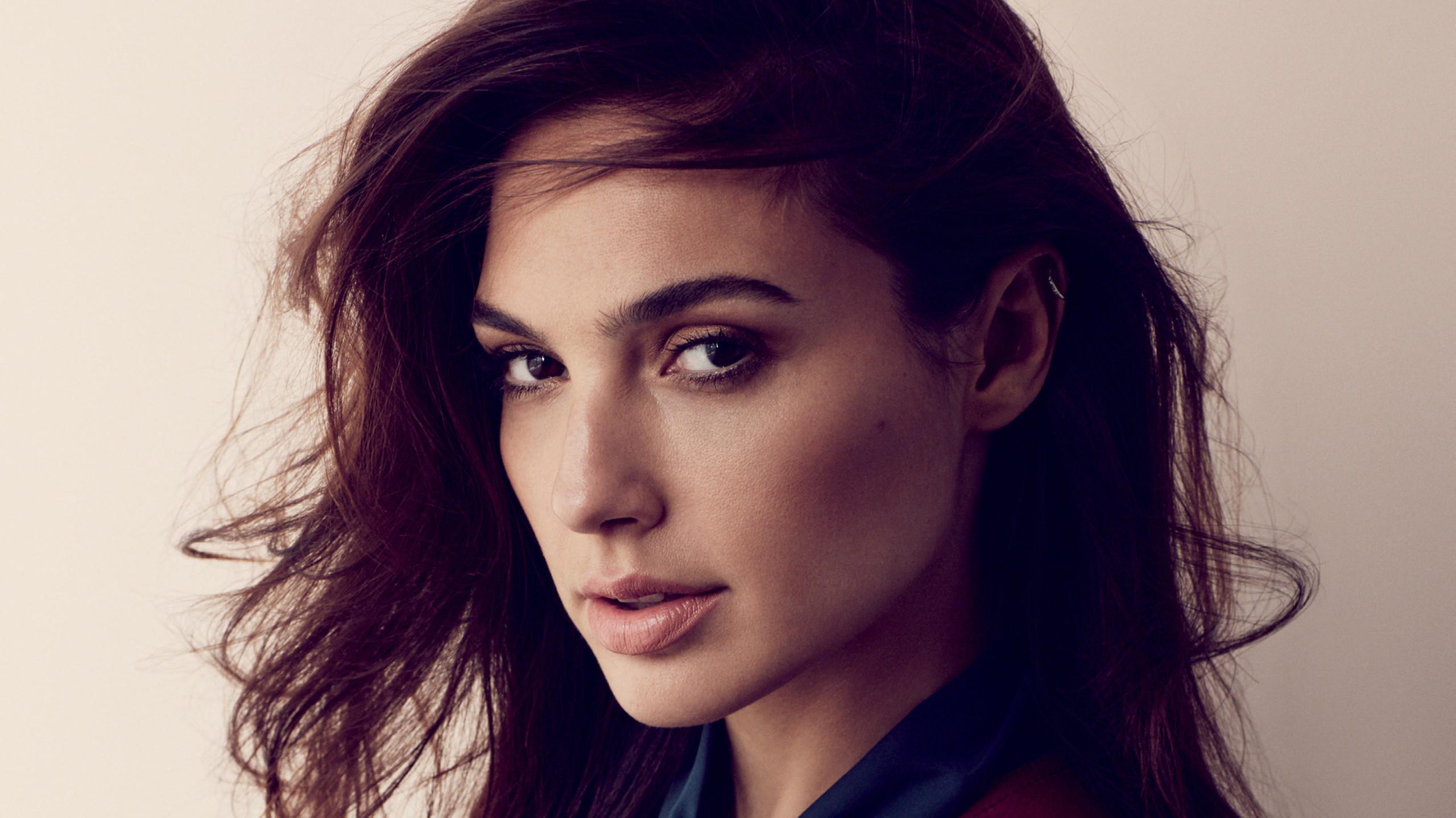 2560x1440 Wonder Woman Actress Gal Gadot Wallpaper