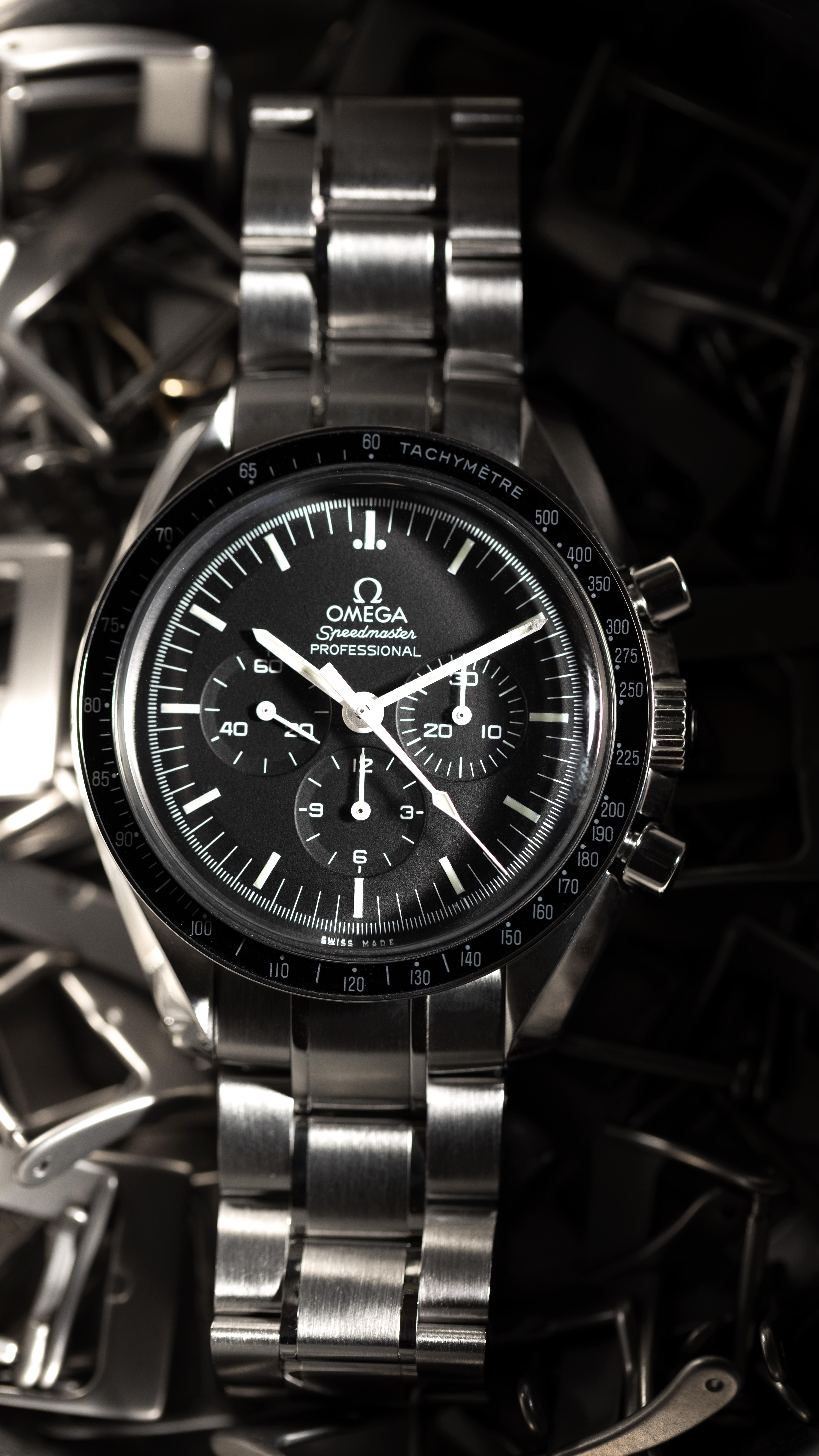 4584x8149 Watch Wallpaper