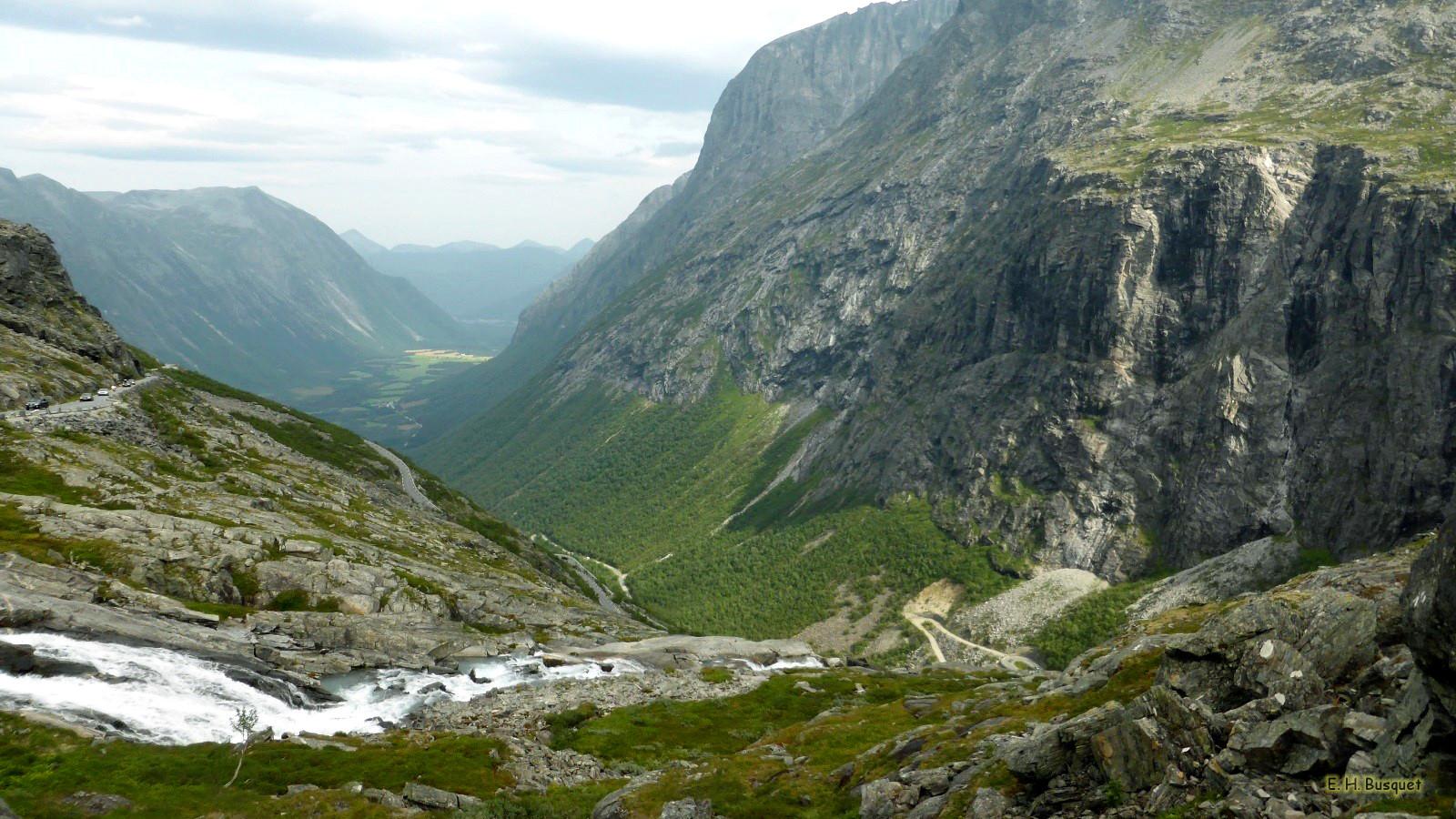 1600x900 Mountains in Norway's HD Wallpaper