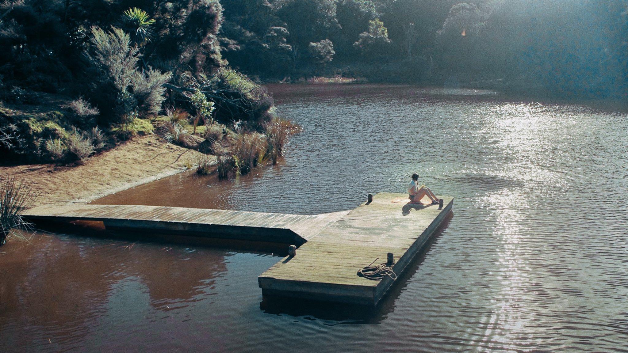 2048x1152 stev DEAD RISE dir. LEE CRONIN