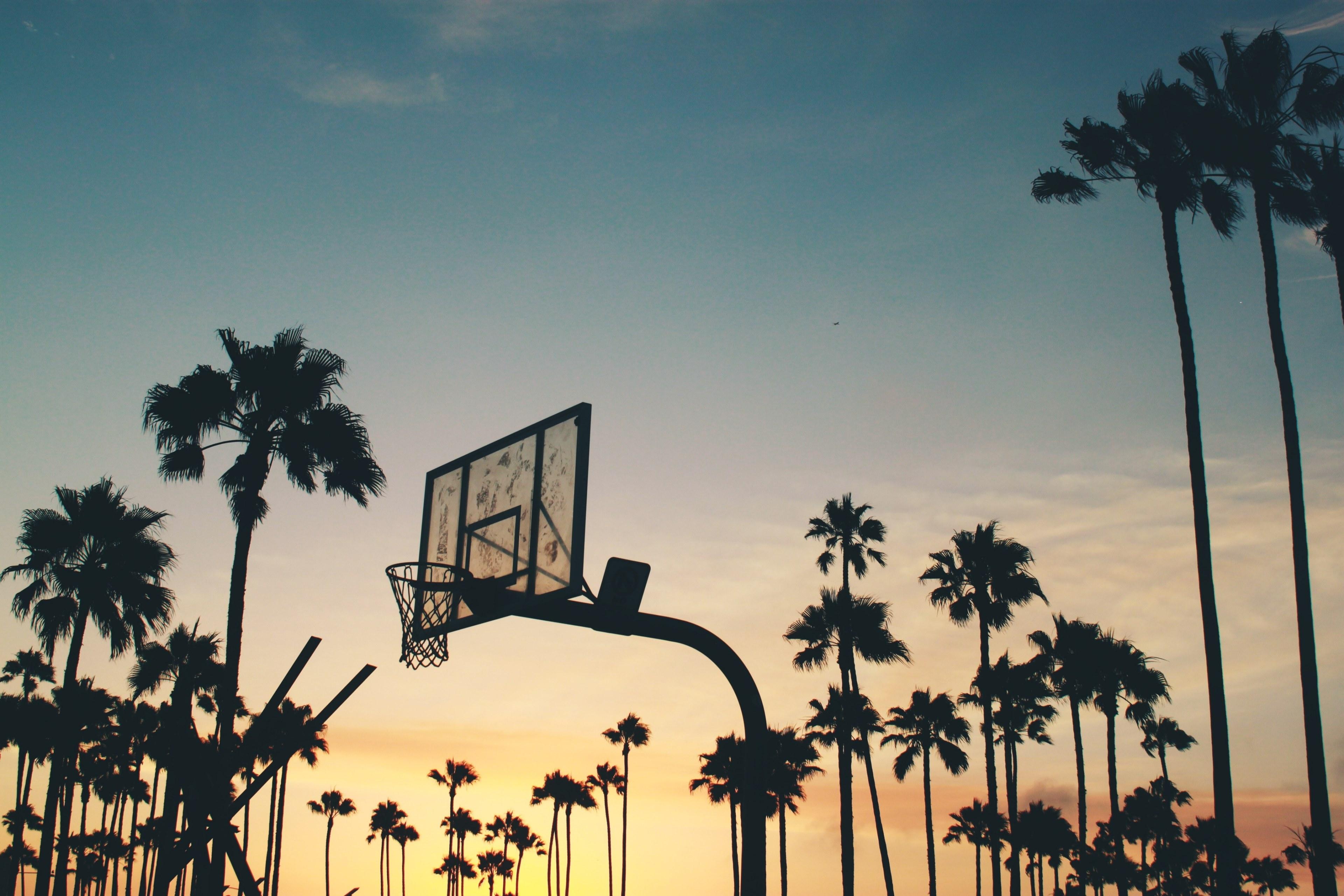 3840x2561 Wallpaper / a yellow and blue sunset in venice los angeles forming silhouettes of a basketball court and numerous palm trees, outdoor basketball in venice 4k wallpaper free download