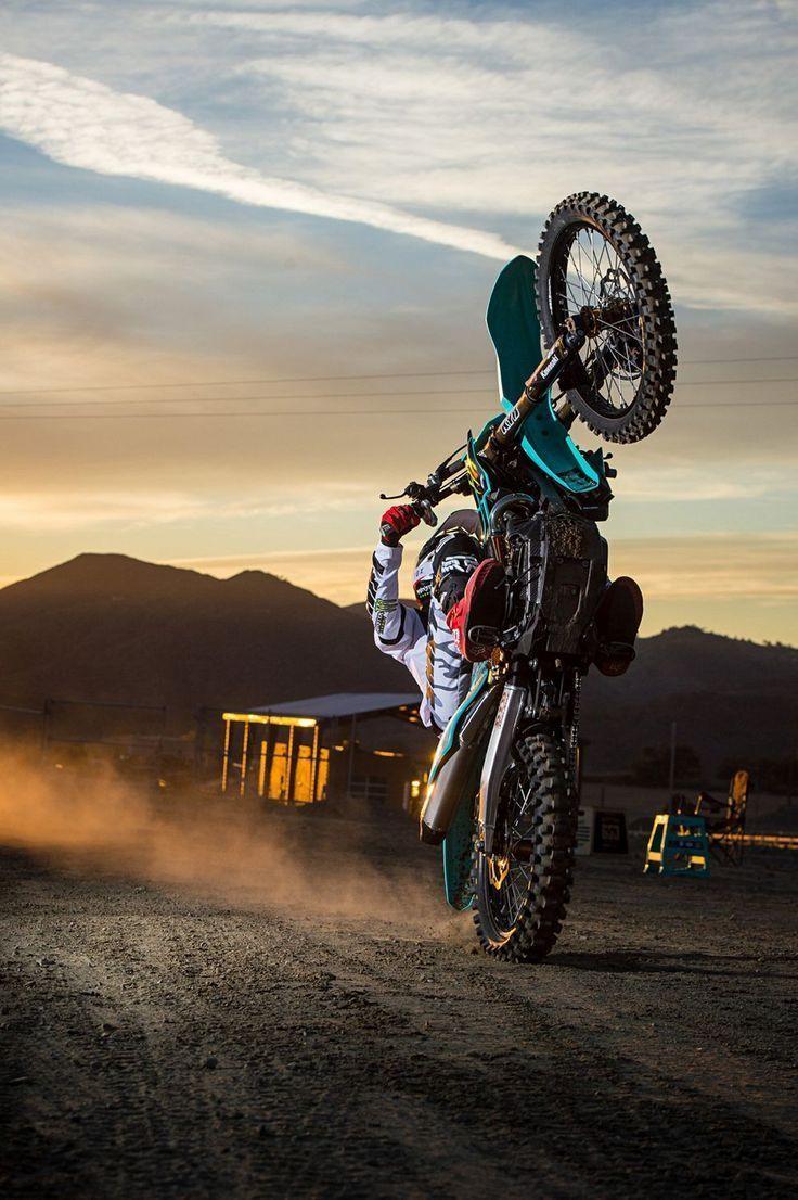 736x1106 MX Bikes Wallpaper