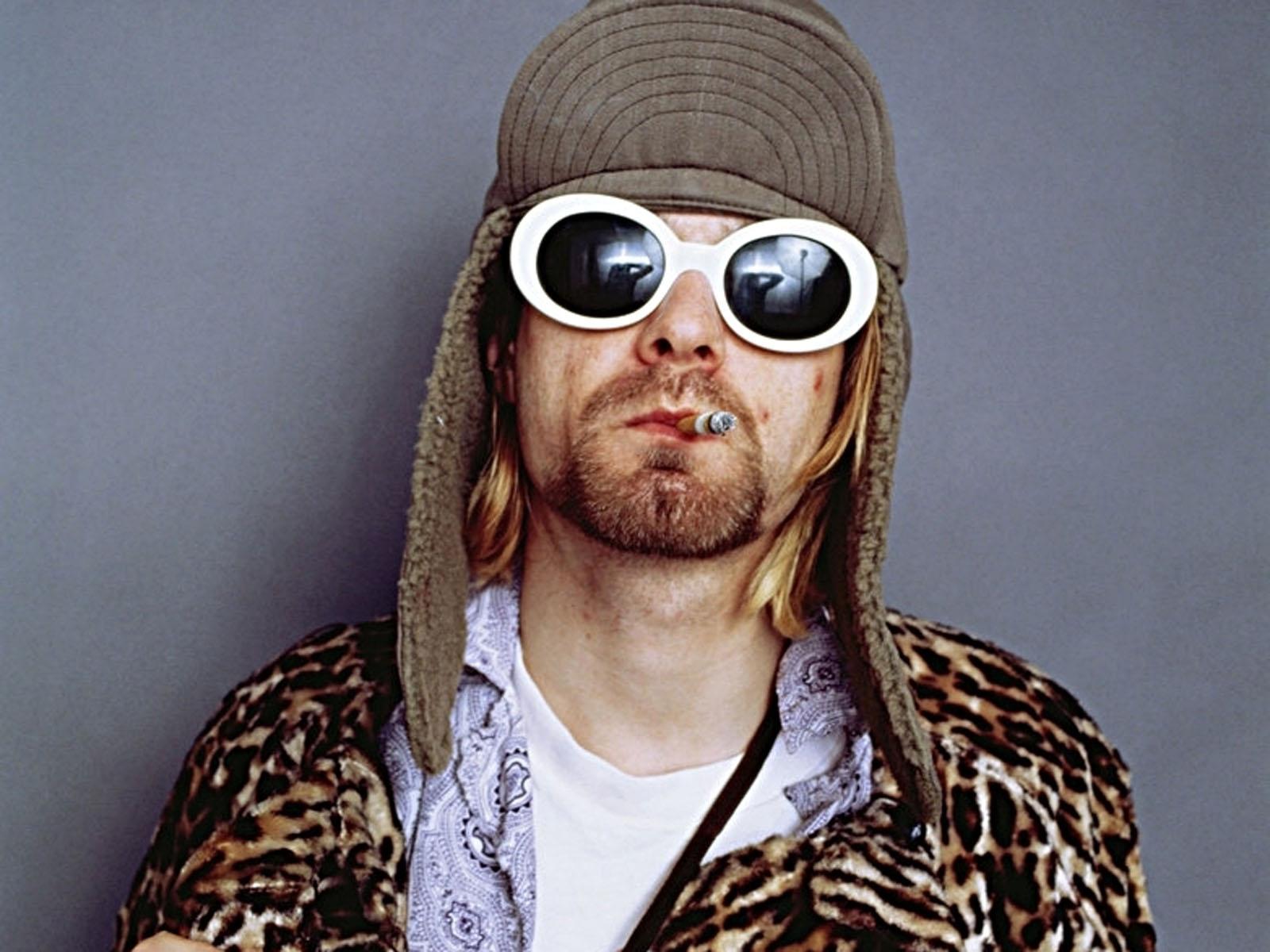 1600x1200 Singer Kurt Cobain Smoking Cigarette