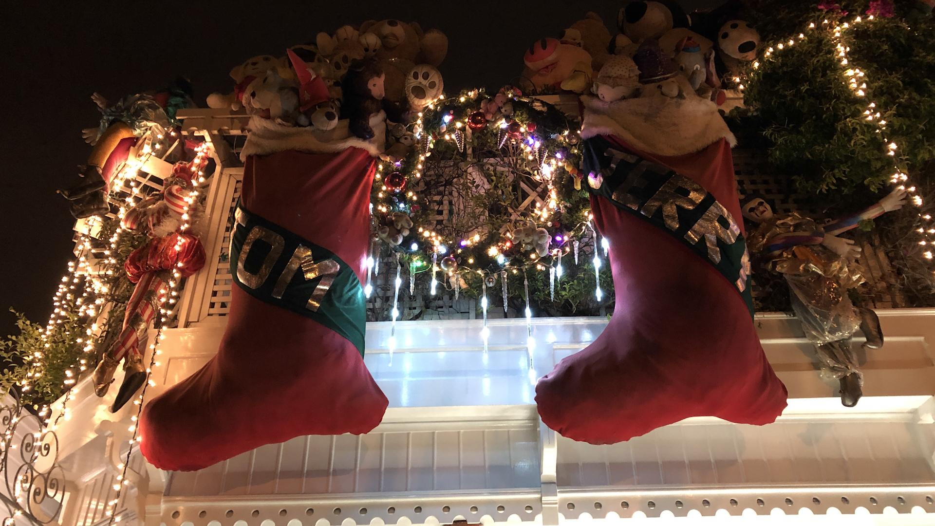 1920x1080 Tom and Jerry Are Real and They Have an Awesome Christmas House