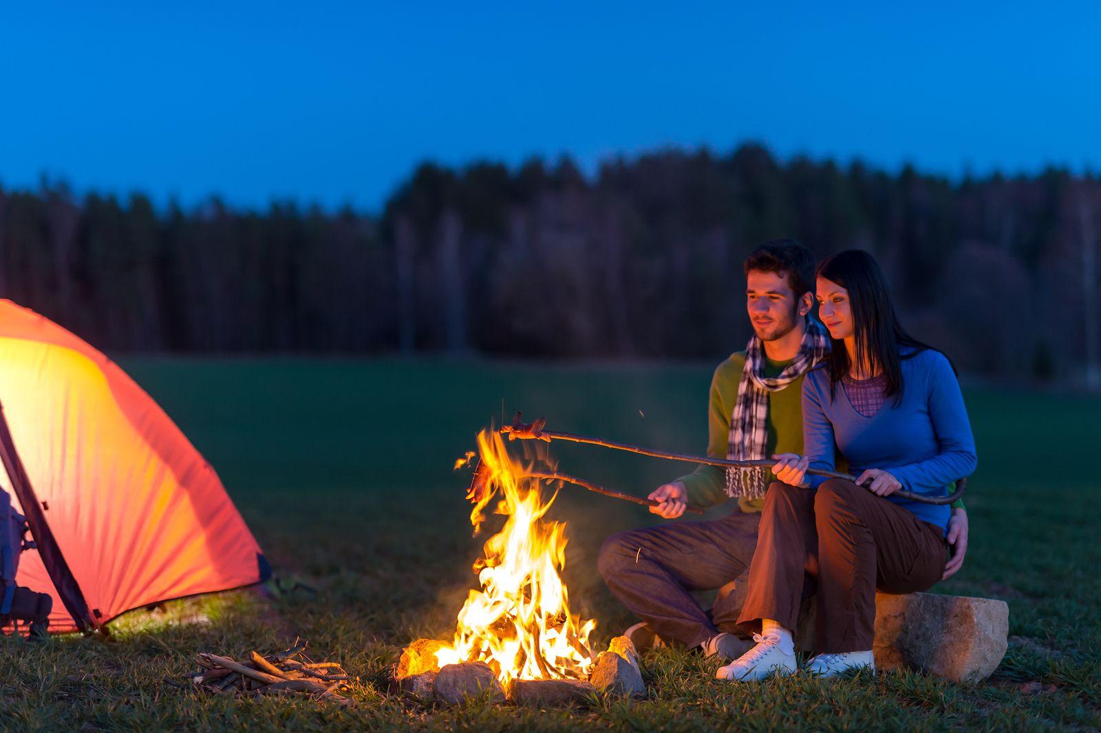 1600x1065 Camping Wallpaper