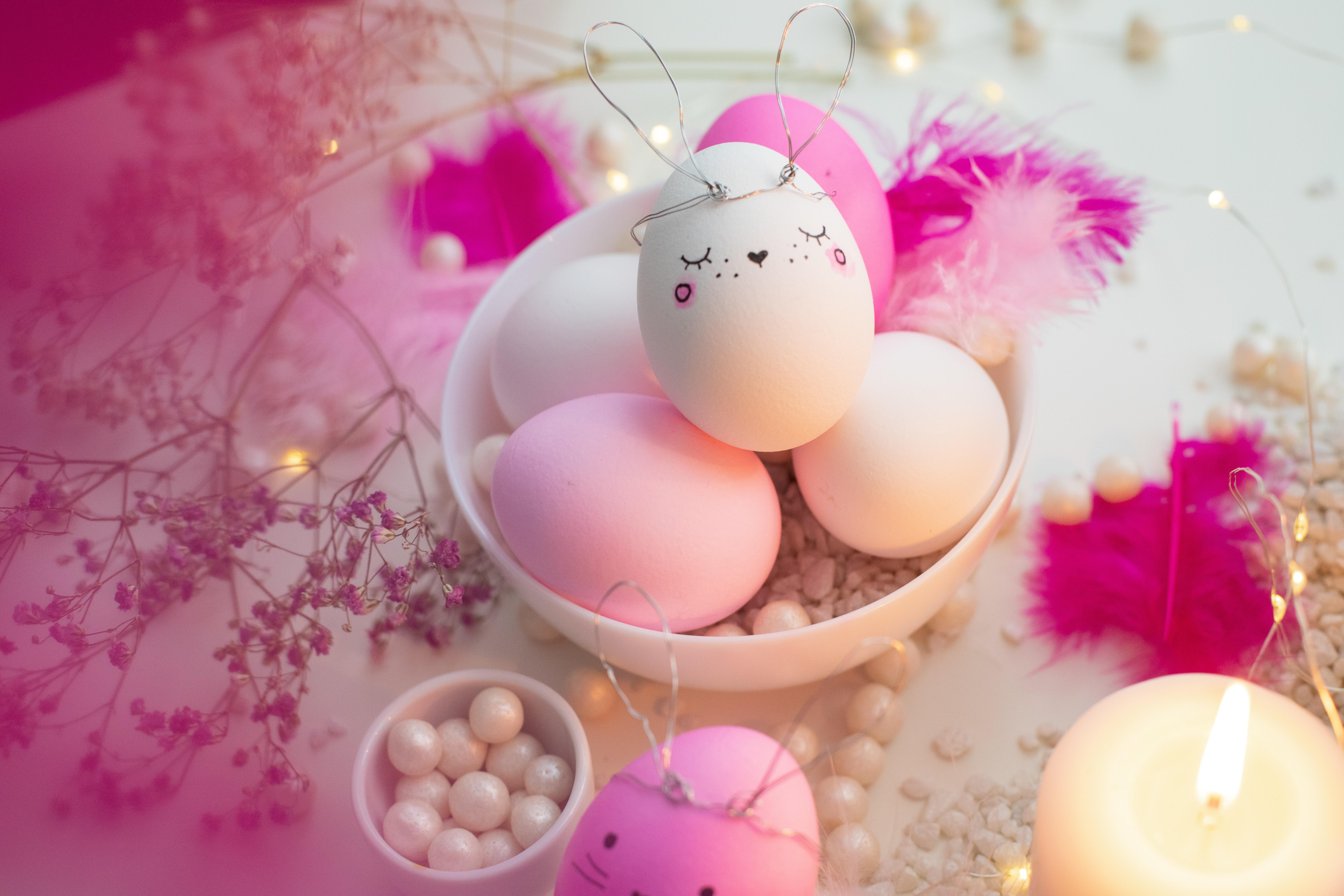 6720x4480 White And Pink Easter Bunny Eggs · Free