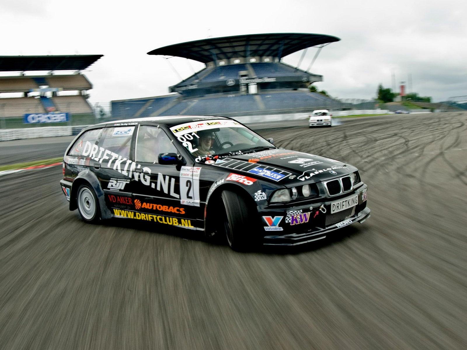 1600x1200 Wallpaper / cars, hd, 720P, drift, smoke, bmw, burnout free download