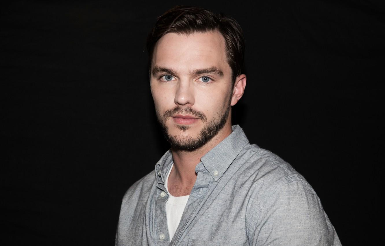 1332x850 Wallpaper portrait, actor, black background, Nicholas Hoult, Nicholas Hoult, Giffoni, Vittorio Zunino Celotto image for desktop, section мужчины