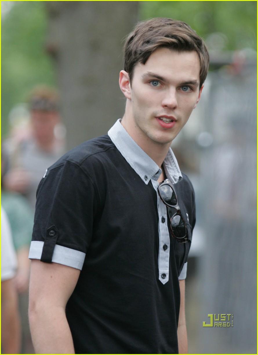 890x1222 Nicholas Hoult: Wimbledon with Victoria Justice!: Photo 2460697. Nicholas Hoult, Victoria Justice Photo. Just Jared: Entertainment News
