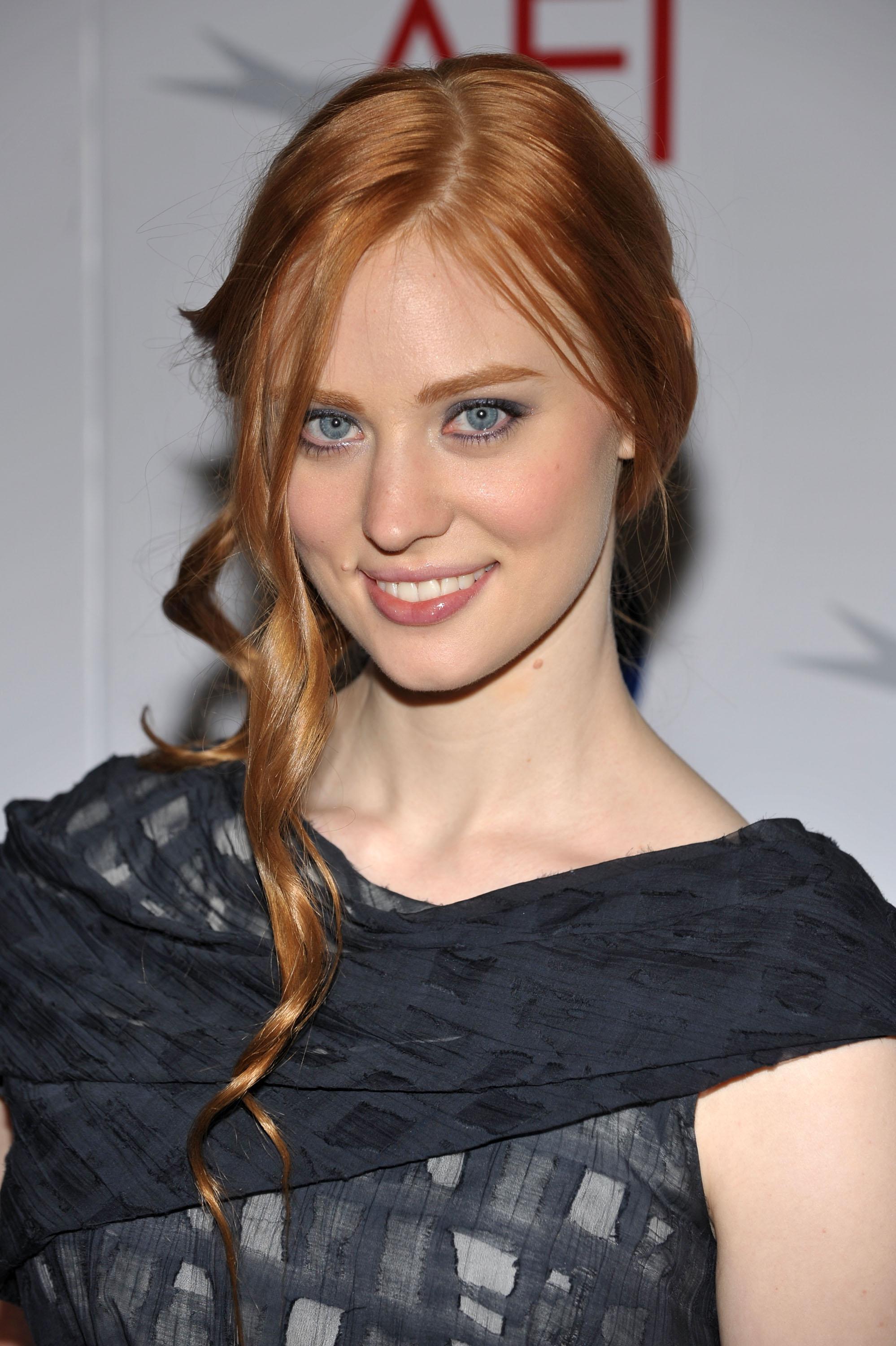 1998x3000 Deborah Ann Woll Mobile Wallpaper