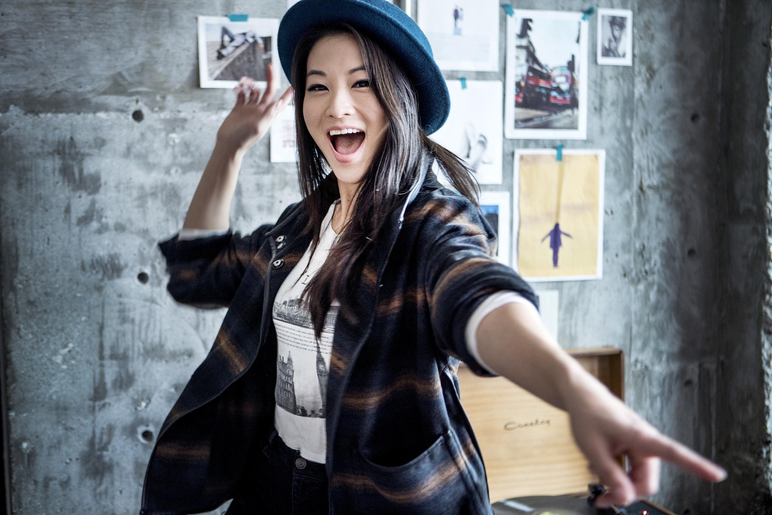 2500x1668 Arden Cho in the house