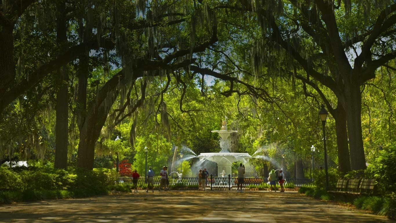 1366x768 Forsyth Park Fountain in Savannah, Georgia. Savannah chat, Forsyth park, Visit savannah