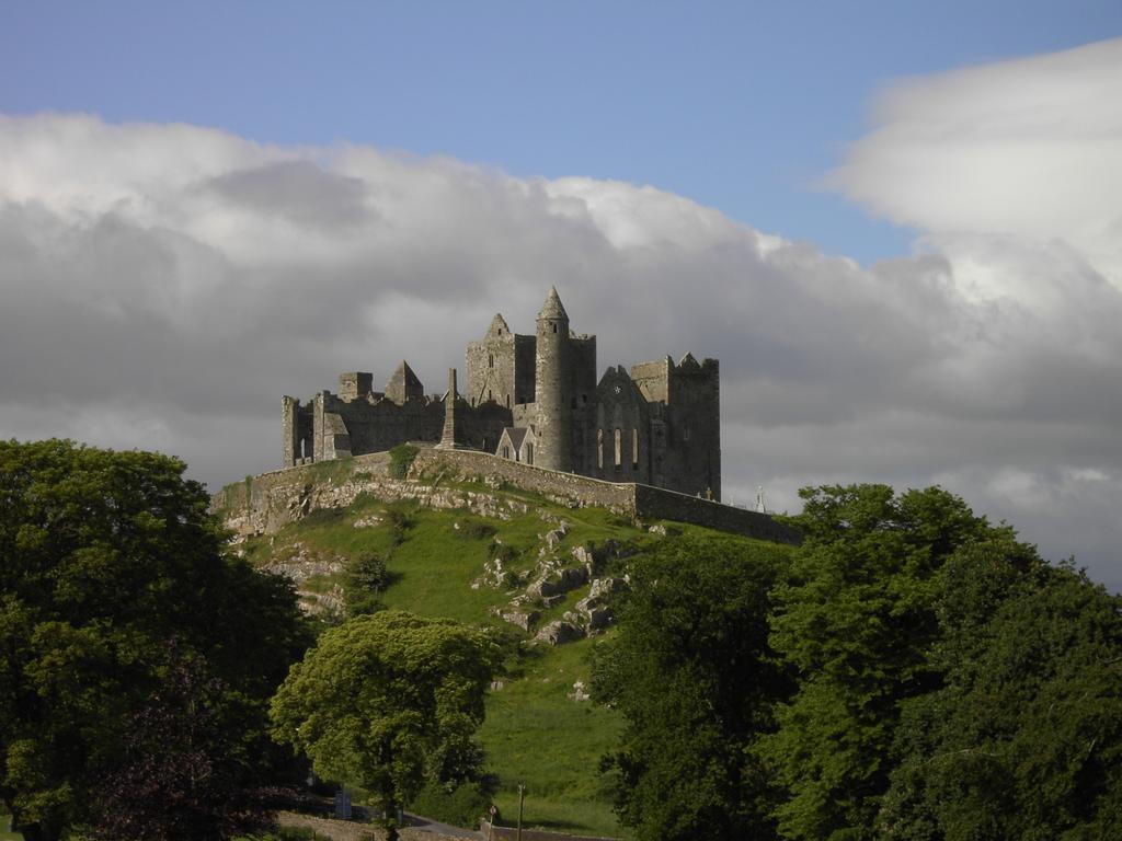 1024x768 Rock Of Cashel Wallpaper