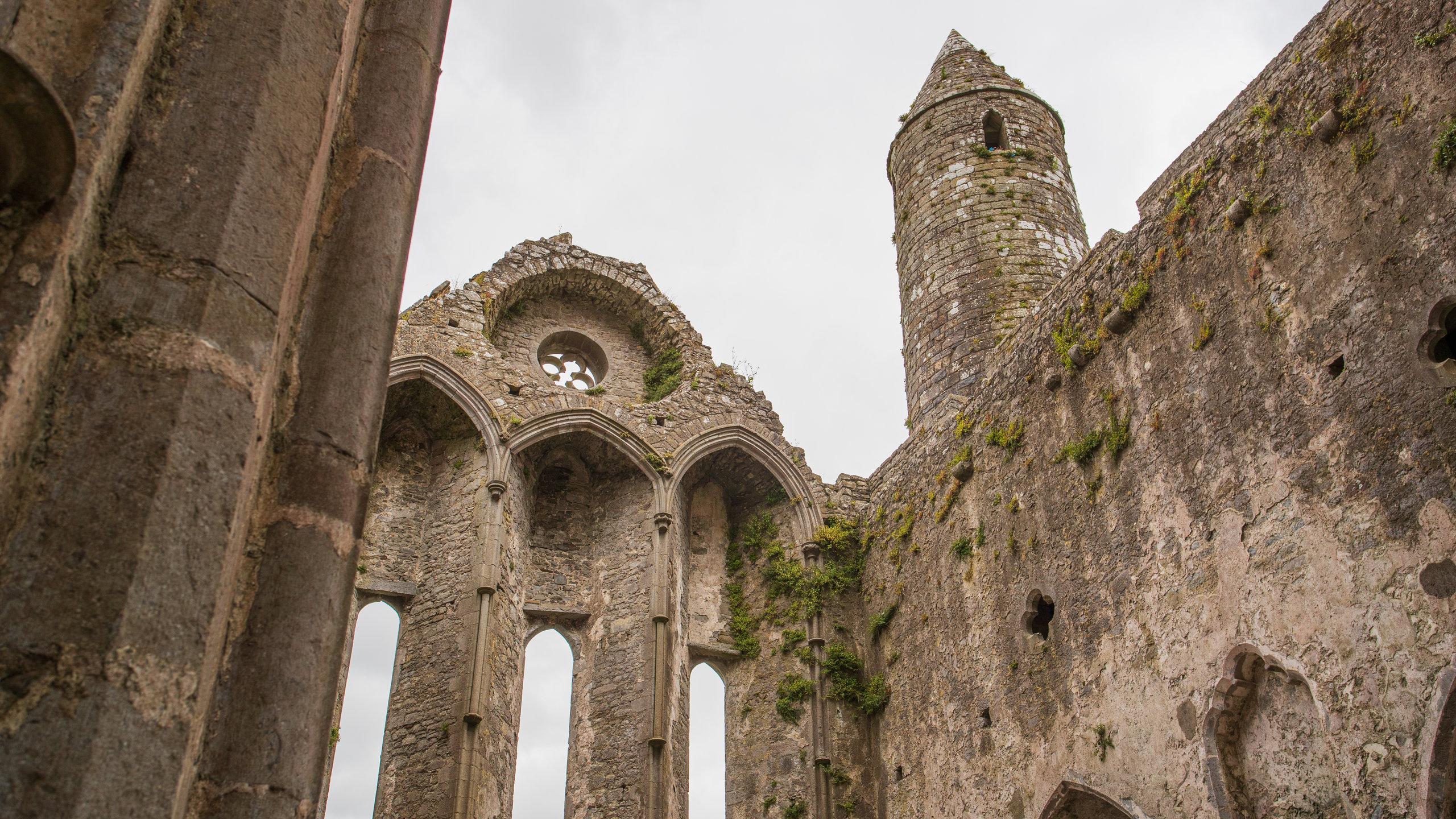 2560x1440 Visit Rock of Cashel in Cashel